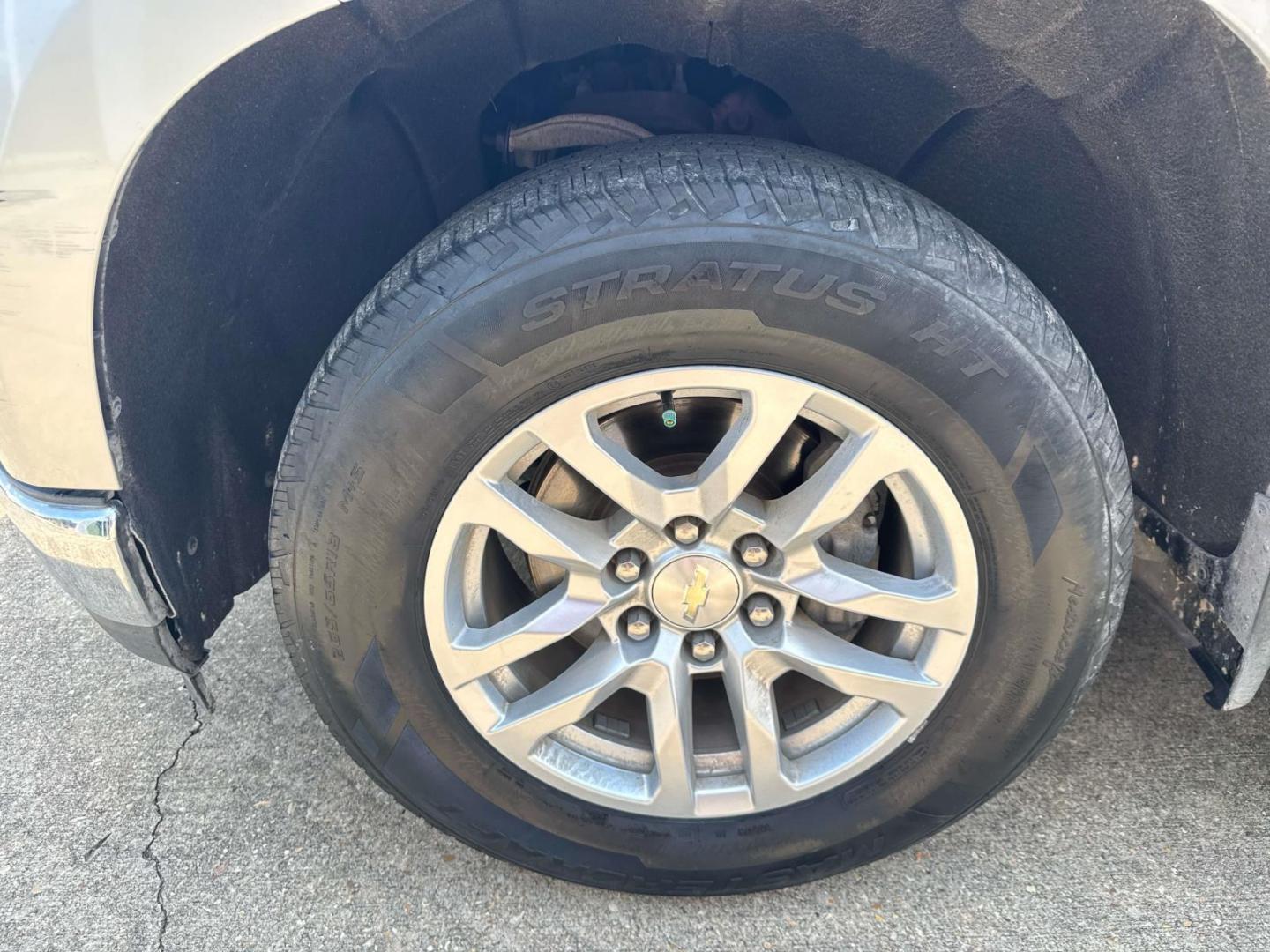 2019 Silver Ice Metallic /Jet Black Chevrolet Silverado 1500 2WD Double Cab 147 LT (1GCRWCED6KZ) , Automatic transmission, located at 6904 Johnston St., Lafayette, LA, 70503, (337) 988-1960, 30.143589, -92.100601 - Photo#7