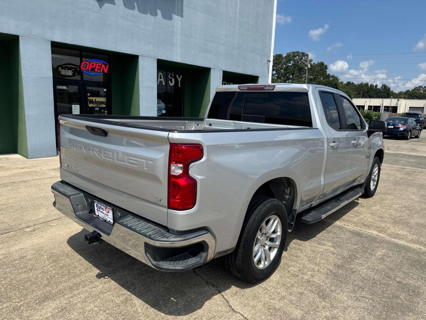 2019 Silver Ice Metallic /Jet Black Chevrolet Silverado 1500 2WD Double Cab 147 LT (1GCRWCED6KZ) , Automatic transmission, located at 6904 Johnston St., Lafayette, LA, 70503, (337) 988-1960, 30.143589, -92.100601 - Photo#12