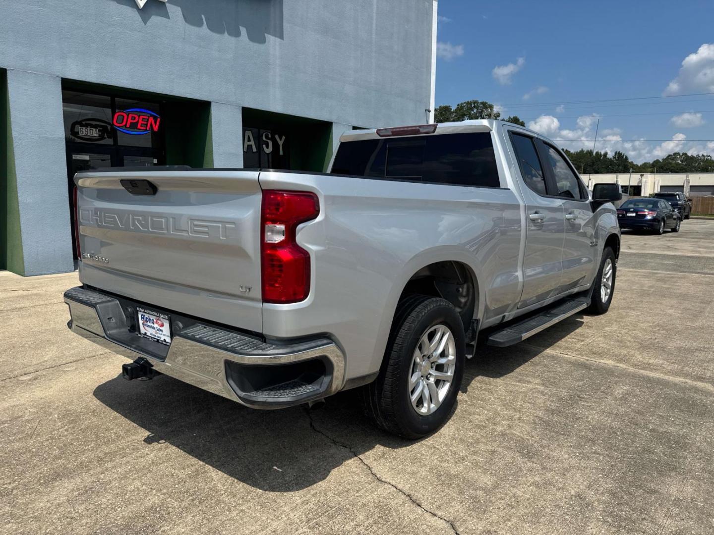 2019 Silver Ice Metallic /Jet Black Chevrolet Silverado 1500 2WD Double Cab 147 LT (1GCRWCED6KZ) , Automatic transmission, located at 6904 Johnston St., Lafayette, LA, 70503, (337) 988-1960, 30.143589, -92.100601 - Photo#13