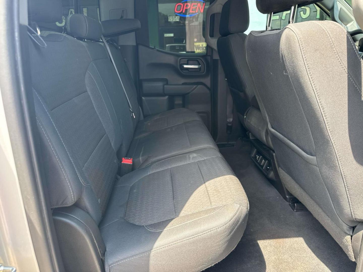 2019 Silver Ice Metallic /Jet Black Chevrolet Silverado 1500 2WD Double Cab 147 LT (1GCRWCED6KZ) , Automatic transmission, located at 6904 Johnston St., Lafayette, LA, 70503, (337) 988-1960, 30.143589, -92.100601 - Photo#14