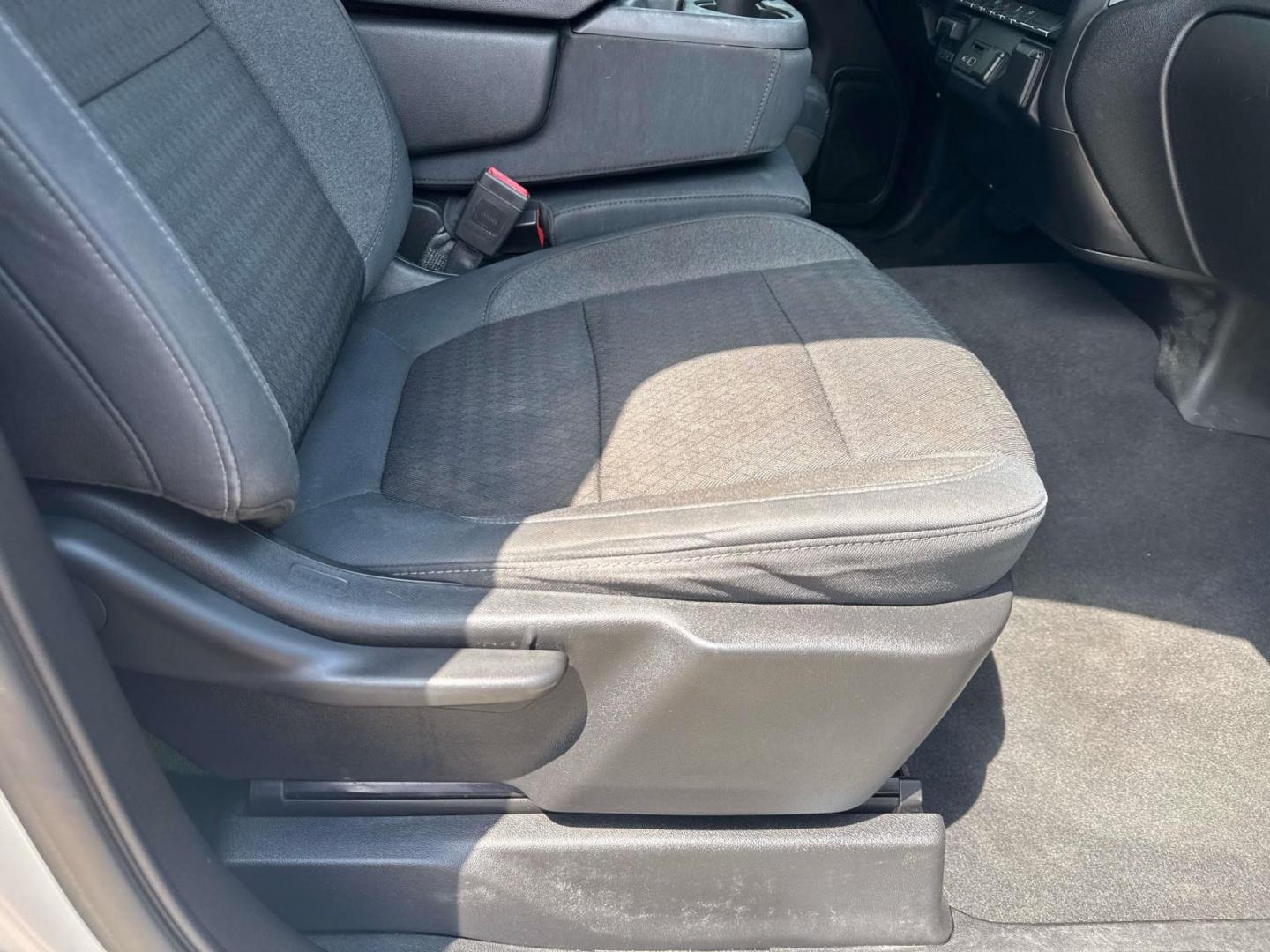 2019 Silver Ice Metallic /Jet Black Chevrolet Silverado 1500 2WD Double Cab 147 LT (1GCRWCED6KZ) , Automatic transmission, located at 6904 Johnston St., Lafayette, LA, 70503, (337) 988-1960, 30.143589, -92.100601 - Photo#16