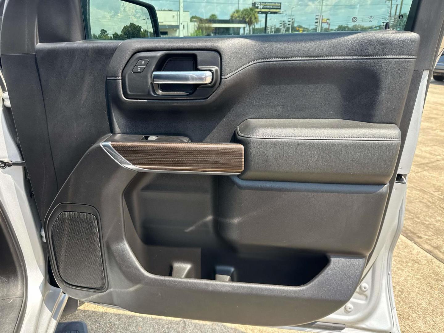 2019 Silver Ice Metallic /Jet Black Chevrolet Silverado 1500 2WD Double Cab 147 LT (1GCRWCED6KZ) , Automatic transmission, located at 6904 Johnston St., Lafayette, LA, 70503, (337) 988-1960, 30.143589, -92.100601 - Photo#18