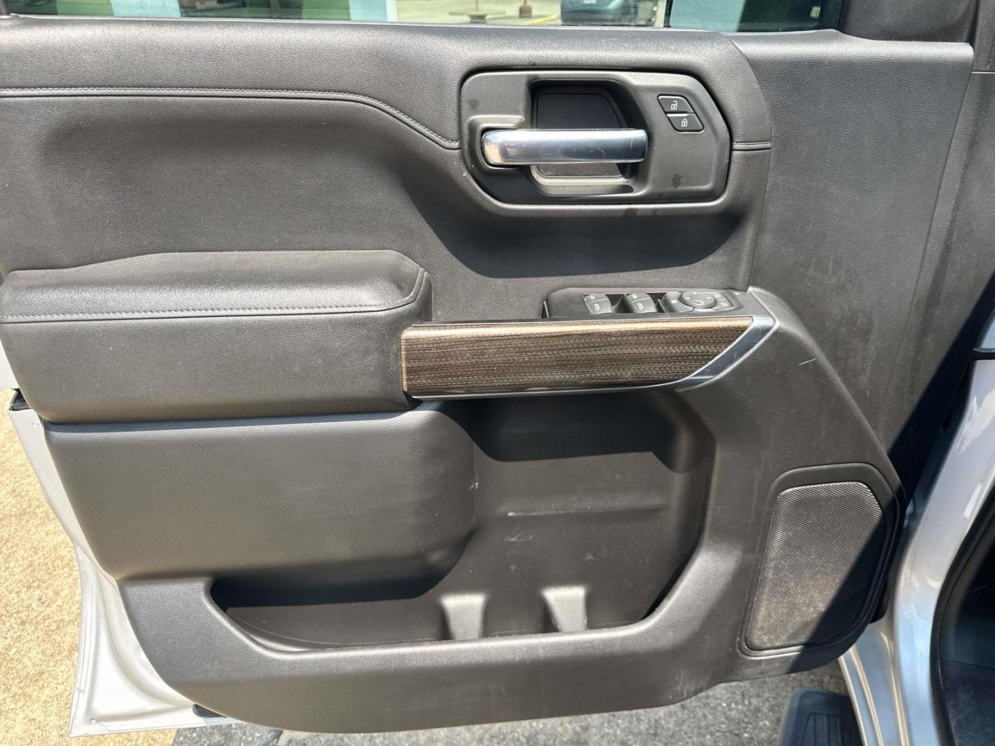 2019 Silver Ice Metallic /Jet Black Chevrolet Silverado 1500 2WD Double Cab 147 LT (1GCRWCED6KZ) , Automatic transmission, located at 6904 Johnston St., Lafayette, LA, 70503, (337) 988-1960, 30.143589, -92.100601 - Photo#23