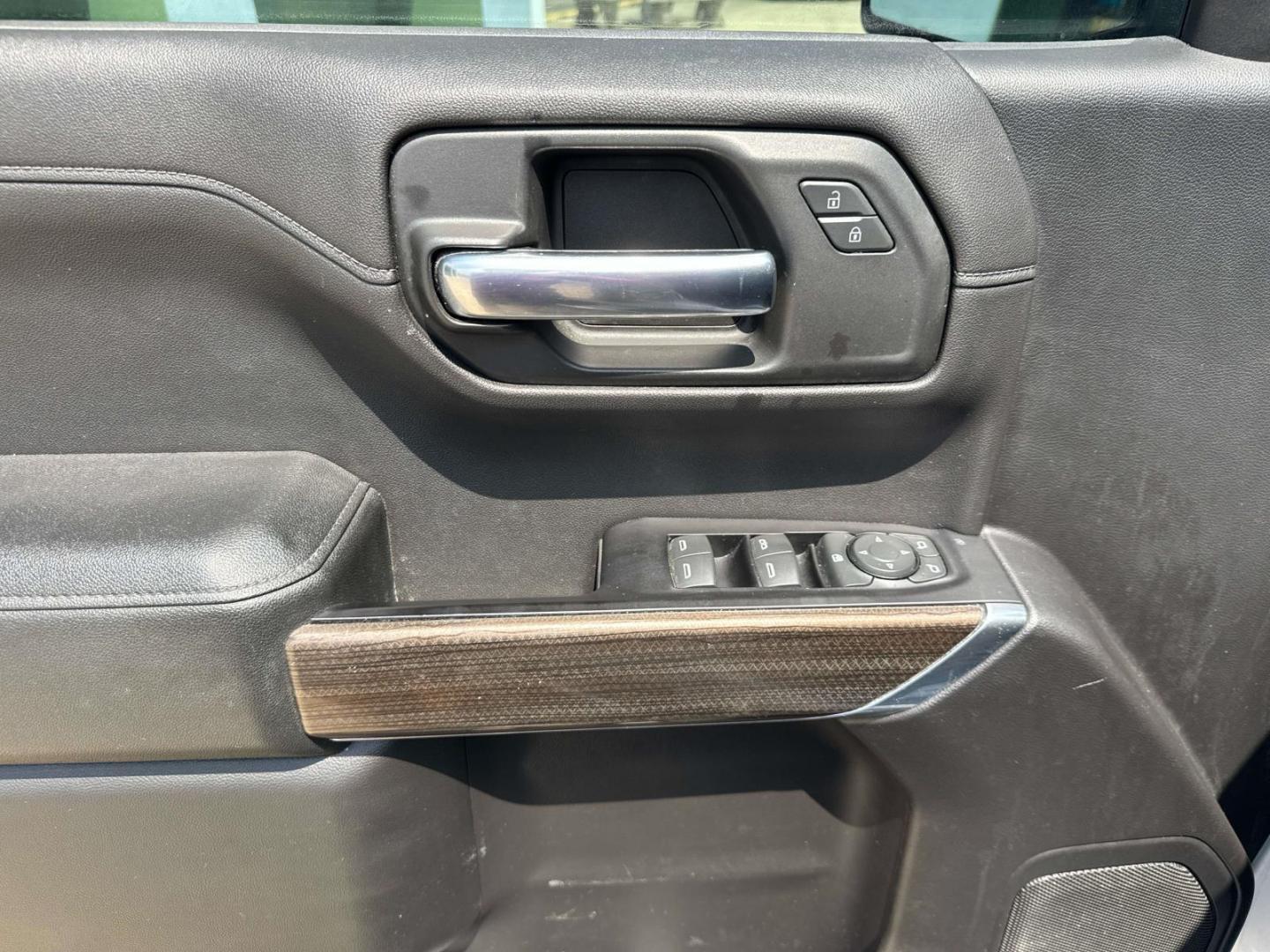 2019 Silver Ice Metallic /Jet Black Chevrolet Silverado 1500 2WD Double Cab 147 LT (1GCRWCED6KZ) , Automatic transmission, located at 6904 Johnston St., Lafayette, LA, 70503, (337) 988-1960, 30.143589, -92.100601 - Photo#24