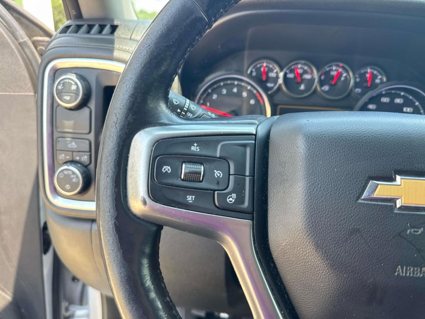 2019 Silver Ice Metallic /Jet Black Chevrolet Silverado 1500 2WD Double Cab 147 LT (1GCRWCED6KZ) , Automatic transmission, located at 6904 Johnston St., Lafayette, LA, 70503, (337) 988-1960, 30.143589, -92.100601 - Photo#27