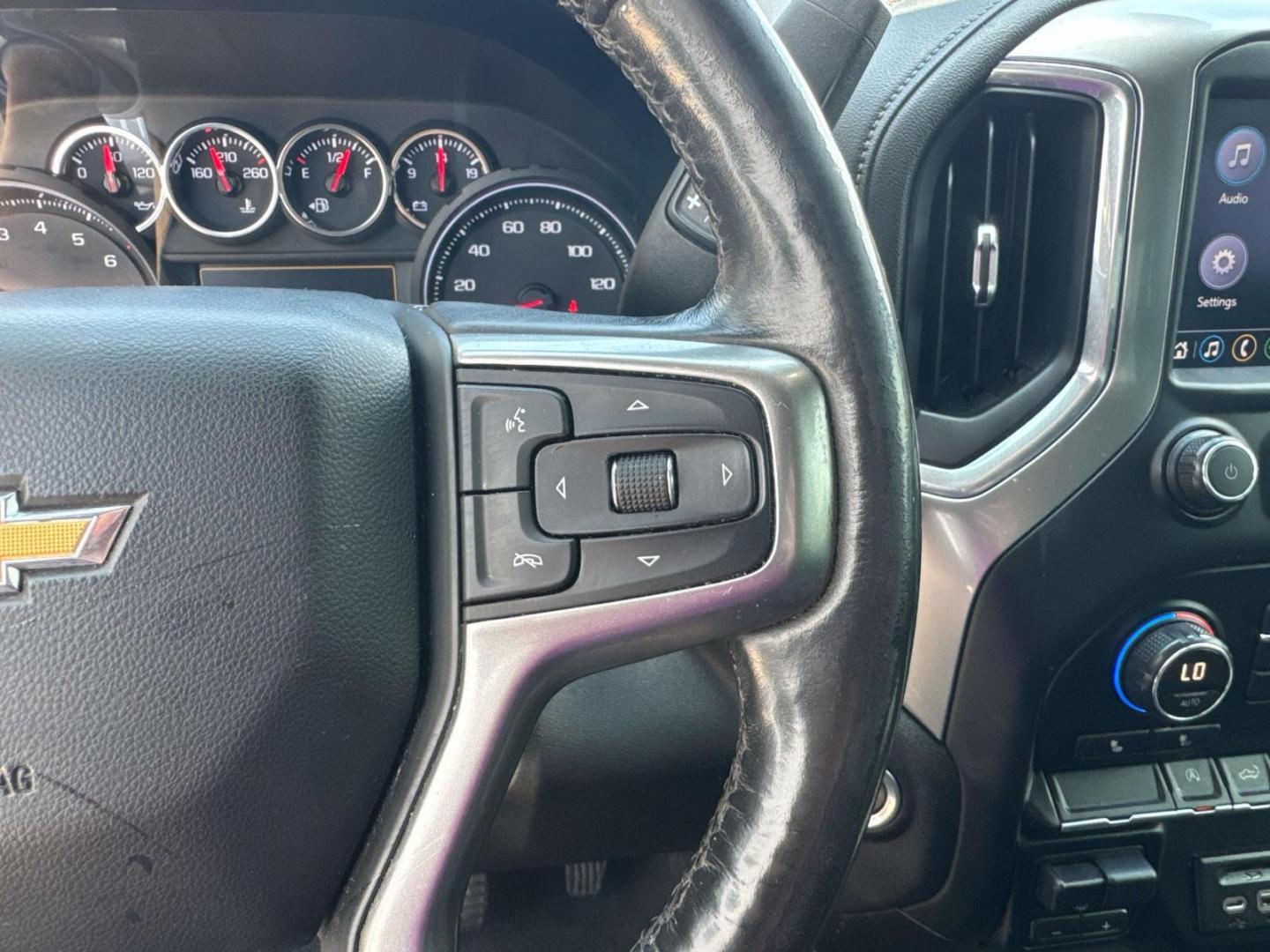 2019 Silver Ice Metallic /Jet Black Chevrolet Silverado 1500 2WD Double Cab 147 LT (1GCRWCED6KZ) , Automatic transmission, located at 6904 Johnston St., Lafayette, LA, 70503, (337) 988-1960, 30.143589, -92.100601 - Photo#28