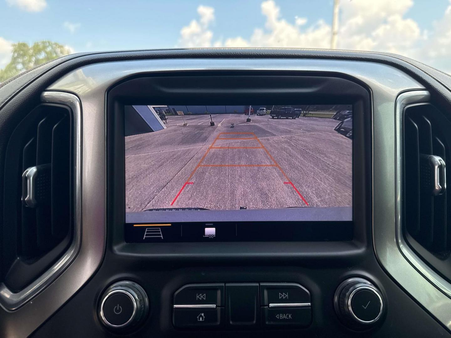 2019 Silver Ice Metallic /Jet Black Chevrolet Silverado 1500 2WD Double Cab 147 LT (1GCRWCED6KZ) , Automatic transmission, located at 6904 Johnston St., Lafayette, LA, 70503, (337) 988-1960, 30.143589, -92.100601 - Photo#30