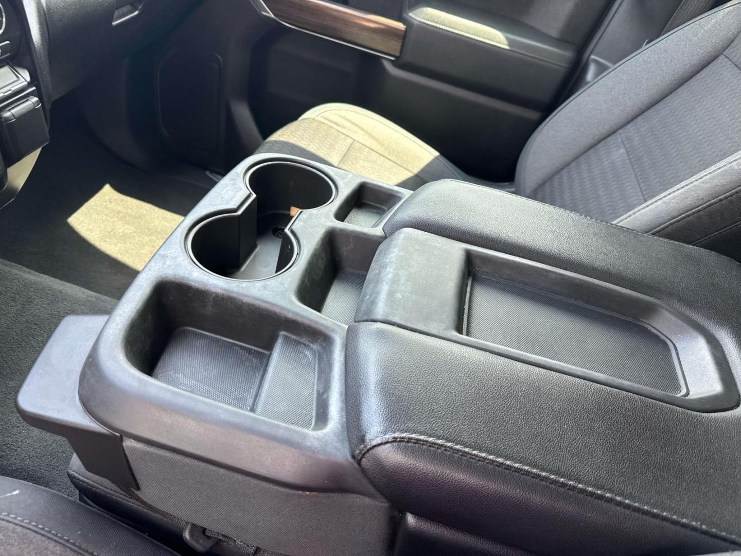 2019 Silver Ice Metallic /Jet Black Chevrolet Silverado 1500 2WD Double Cab 147 LT (1GCRWCED6KZ) , Automatic transmission, located at 6904 Johnston St., Lafayette, LA, 70503, (337) 988-1960, 30.143589, -92.100601 - Photo#31