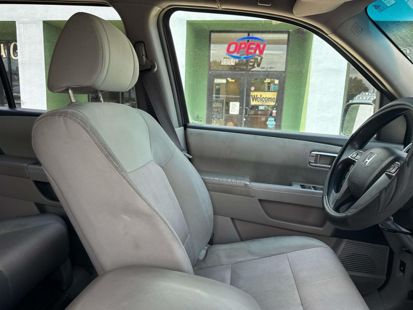 2014 Obsidian Blue Pearl /Gray Honda Pilot 4WD 4dr EX (5FNYF4H49EB) , Automatic transmission, located at 6904 Johnston St., Lafayette, LA, 70503, (337) 988-1960, 30.143589, -92.100601 - Photo#17