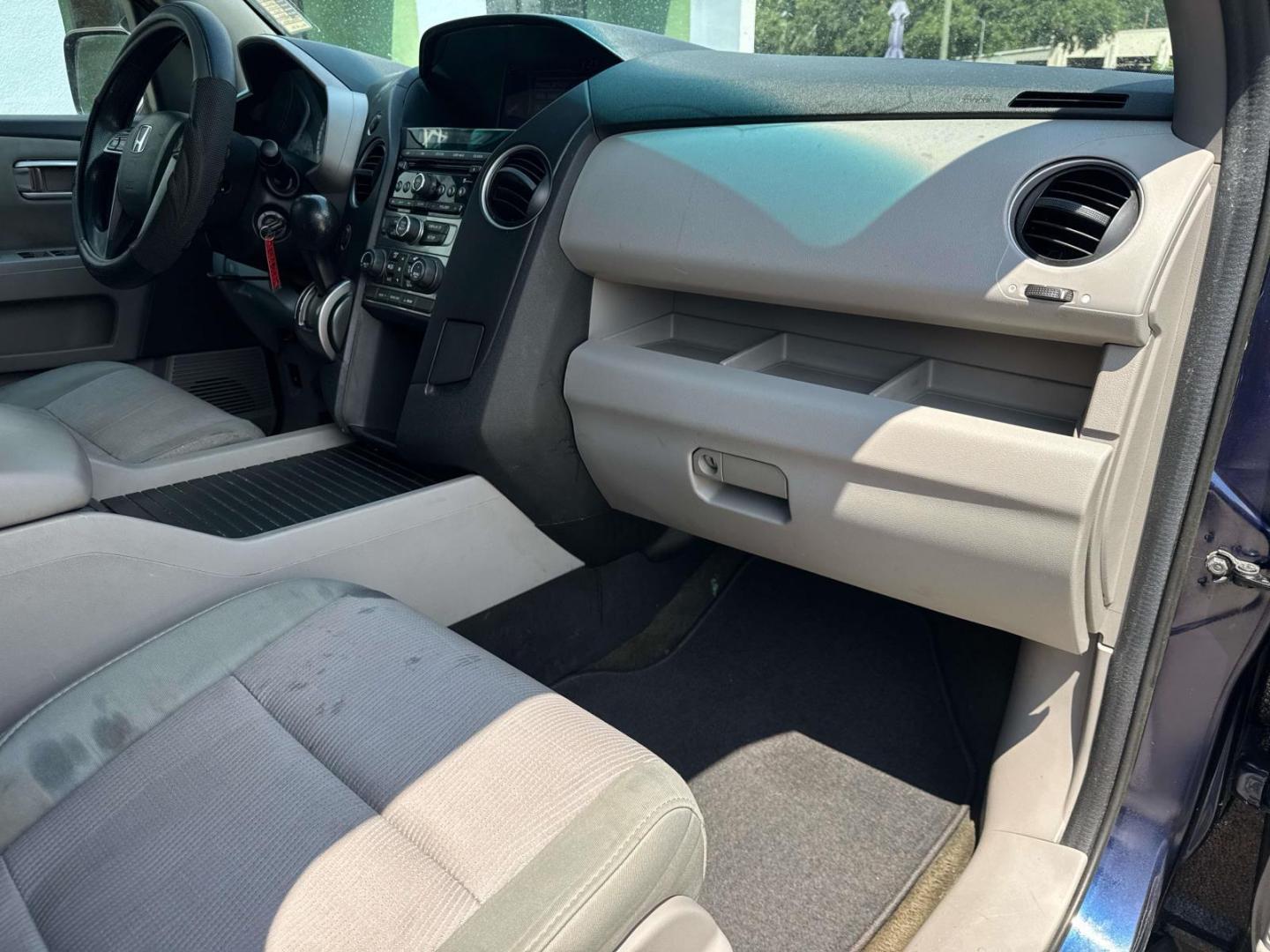 2014 Obsidian Blue Pearl /Gray Honda Pilot 4WD 4dr EX (5FNYF4H49EB) , Automatic transmission, located at 6904 Johnston St., Lafayette, LA, 70503, (337) 988-1960, 30.143589, -92.100601 - Photo#19