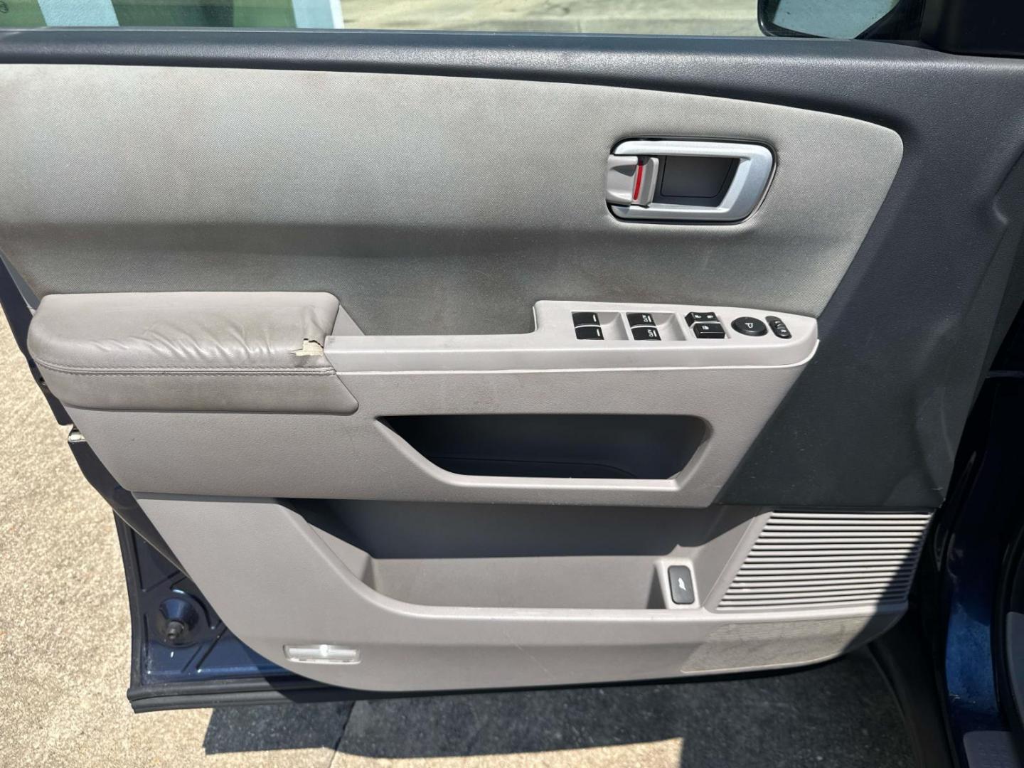 2014 Obsidian Blue Pearl /Gray Honda Pilot 4WD 4dr EX (5FNYF4H49EB) , Automatic transmission, located at 6904 Johnston St., Lafayette, LA, 70503, (337) 988-1960, 30.143589, -92.100601 - Photo#25