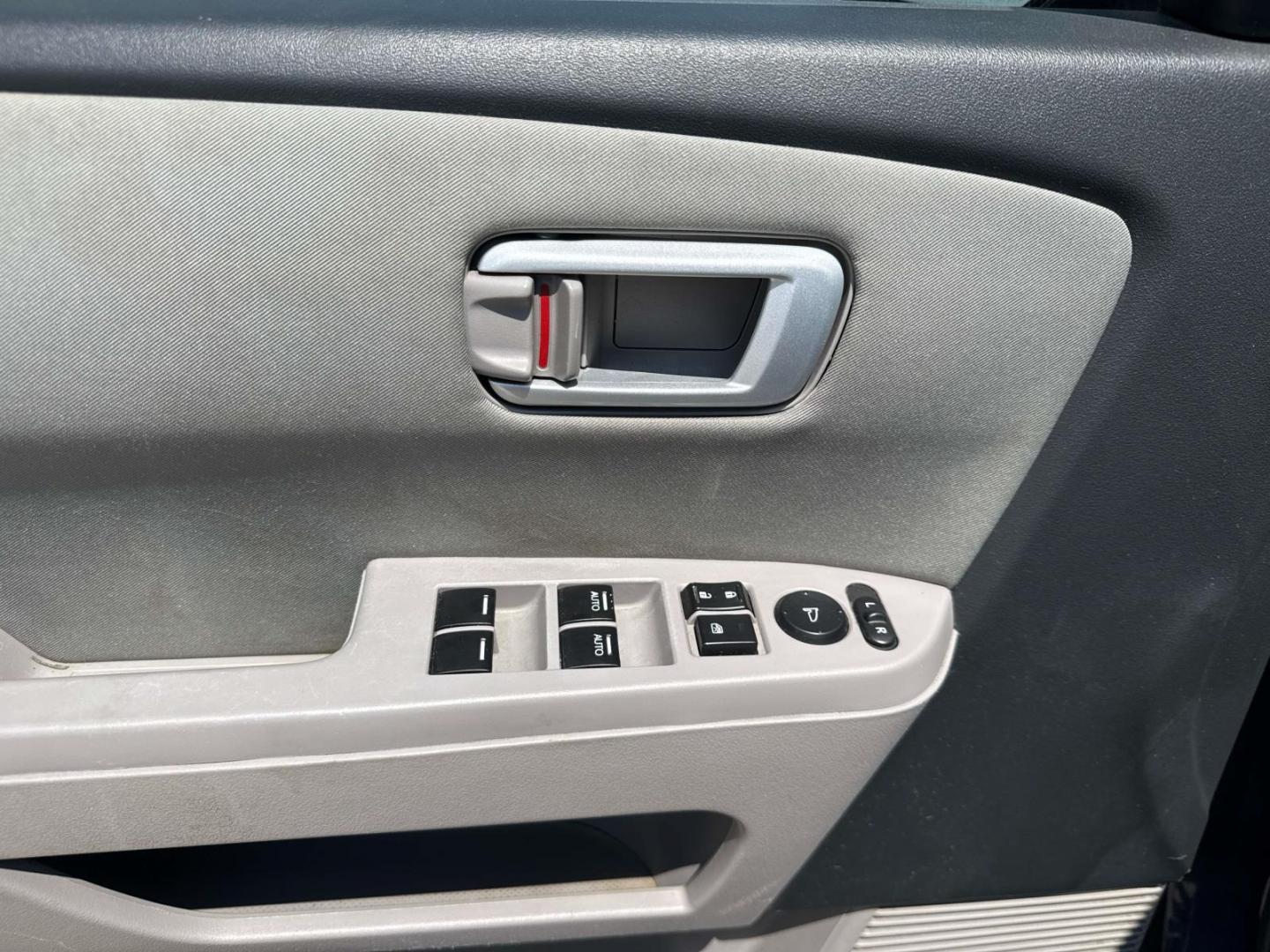 2014 Obsidian Blue Pearl /Gray Honda Pilot 4WD 4dr EX (5FNYF4H49EB) , Automatic transmission, located at 6904 Johnston St., Lafayette, LA, 70503, (337) 988-1960, 30.143589, -92.100601 - Photo#26