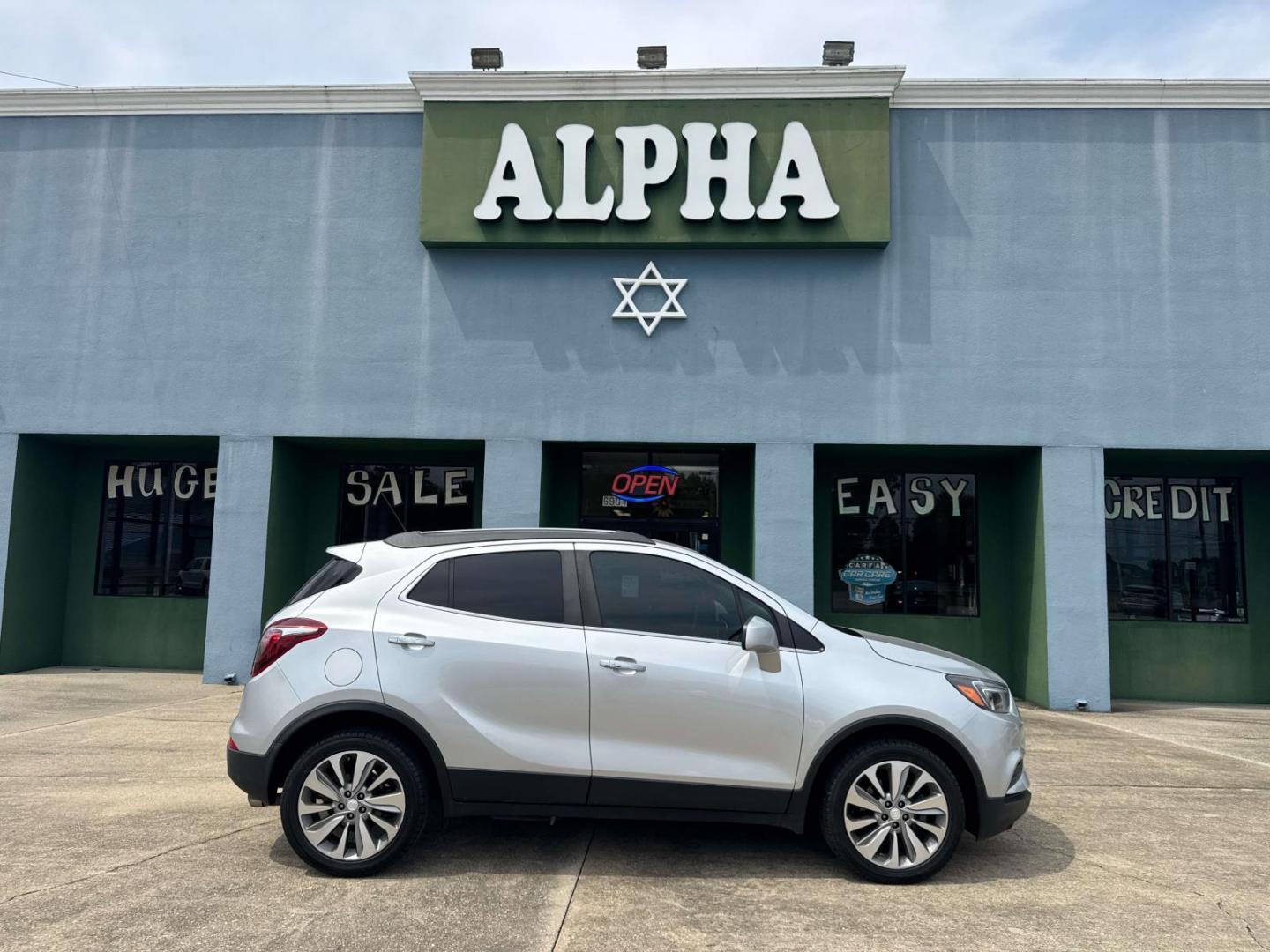 2020 Quicksilver Metallic /Ebony Buick Encore FWD 4dr Preferred (KL4CJASB1LB) , Automatic transmission, located at 6904 Johnston St., Lafayette, LA, 70503, (337) 988-1960, 30.143589, -92.100601 - Photo#0