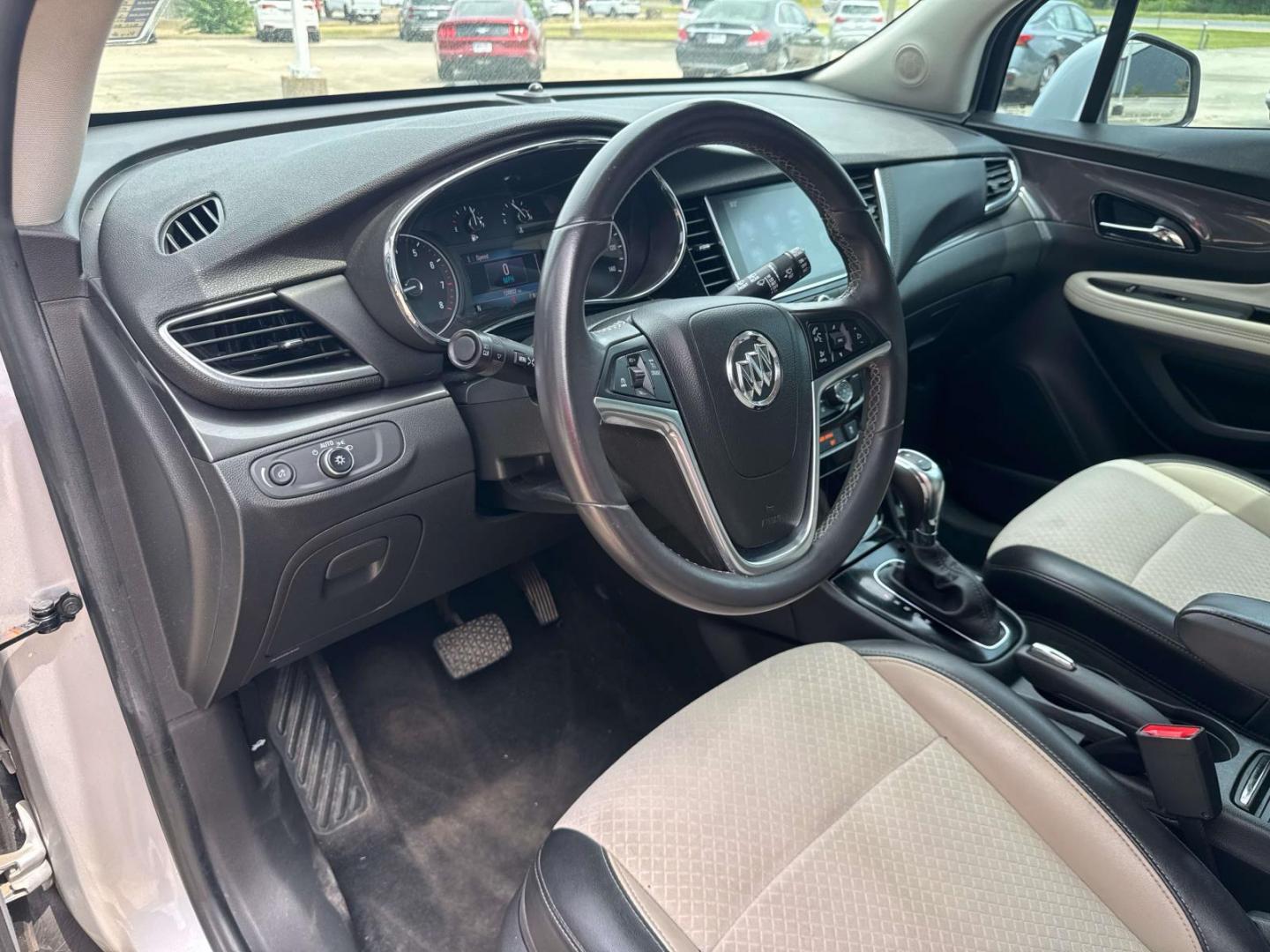 2020 Quicksilver Metallic /Ebony Buick Encore FWD 4dr Preferred (KL4CJASB1LB) , Automatic transmission, located at 6904 Johnston St., Lafayette, LA, 70503, (337) 988-1960, 30.143589, -92.100601 - Photo#23