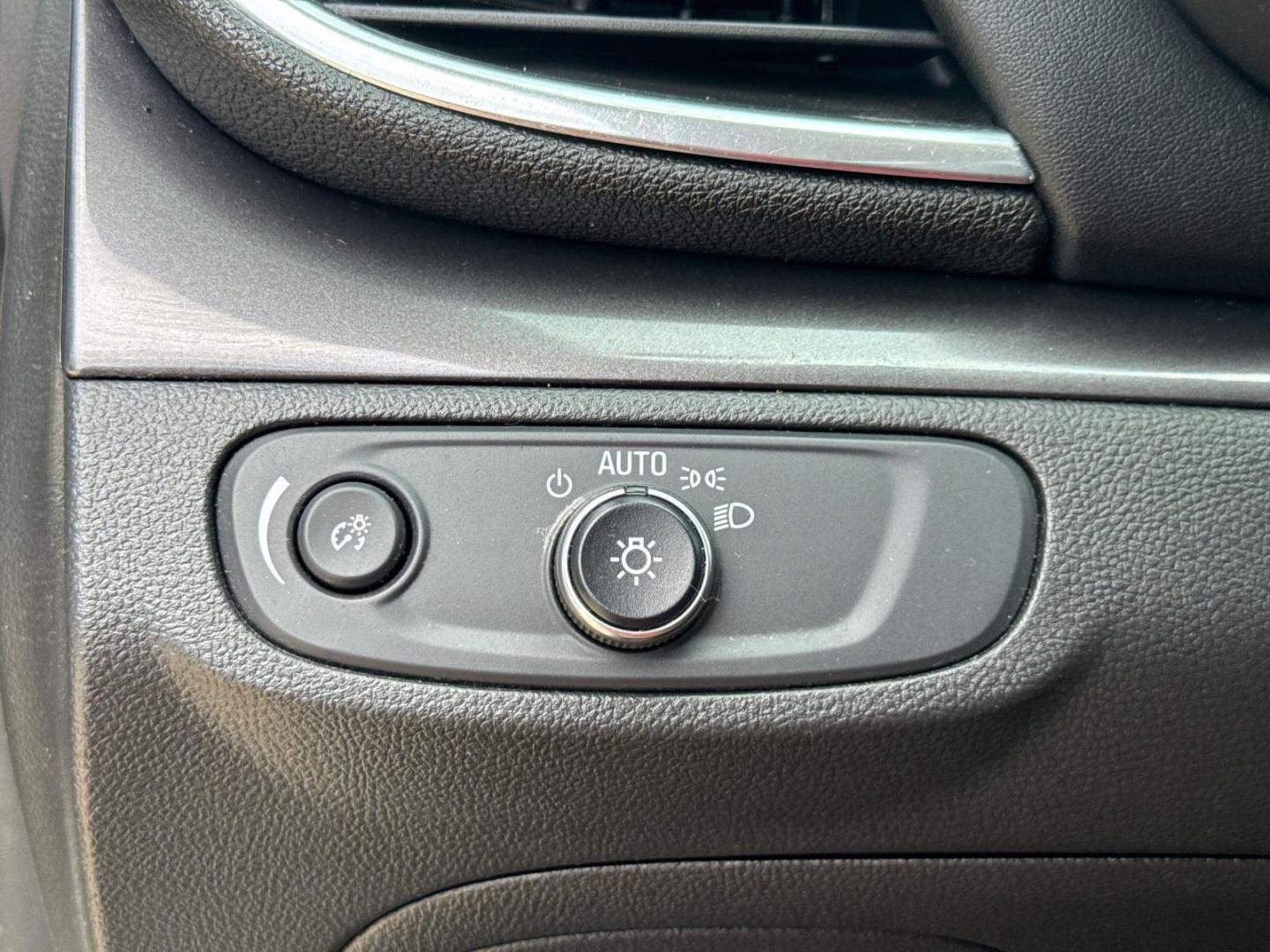2020 Quicksilver Metallic /Ebony Buick Encore FWD 4dr Preferred (KL4CJASB1LB) , Automatic transmission, located at 6904 Johnston St., Lafayette, LA, 70503, (337) 988-1960, 30.143589, -92.100601 - Photo#26
