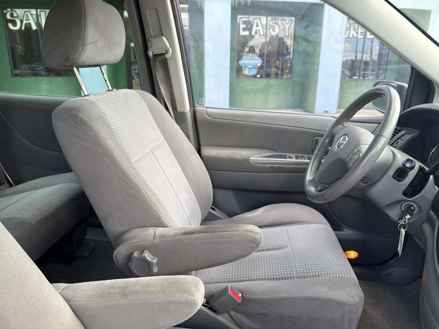 2005 Sunlight Silver Metallic /Gray Mazda MPV 4dr LX (JM3LW28J050) , Automatic transmission, located at 6904 Johnston St., Lafayette, LA, 70503, (337) 988-1960, 30.143589, -92.100601 - Photo#9