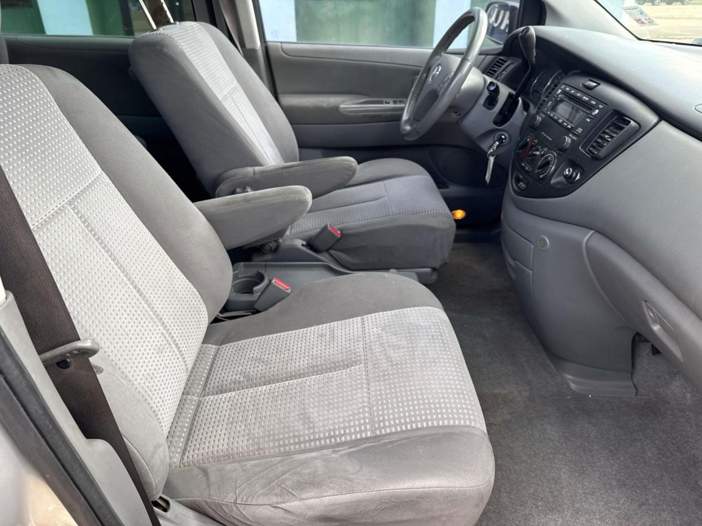 2005 Sunlight Silver Metallic /Gray Mazda MPV 4dr LX (JM3LW28J050) , Automatic transmission, located at 6904 Johnston St., Lafayette, LA, 70503, (337) 988-1960, 30.143589, -92.100601 - Photo#10