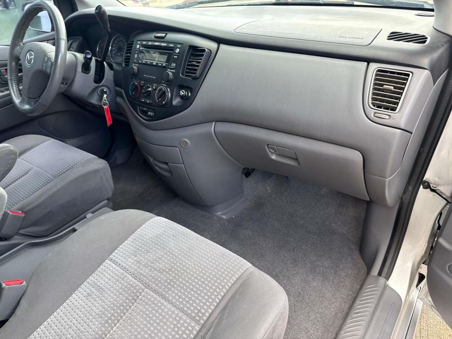2005 Sunlight Silver Metallic /Gray Mazda MPV 4dr LX (JM3LW28J050) , Automatic transmission, located at 6904 Johnston St., Lafayette, LA, 70503, (337) 988-1960, 30.143589, -92.100601 - Photo#12