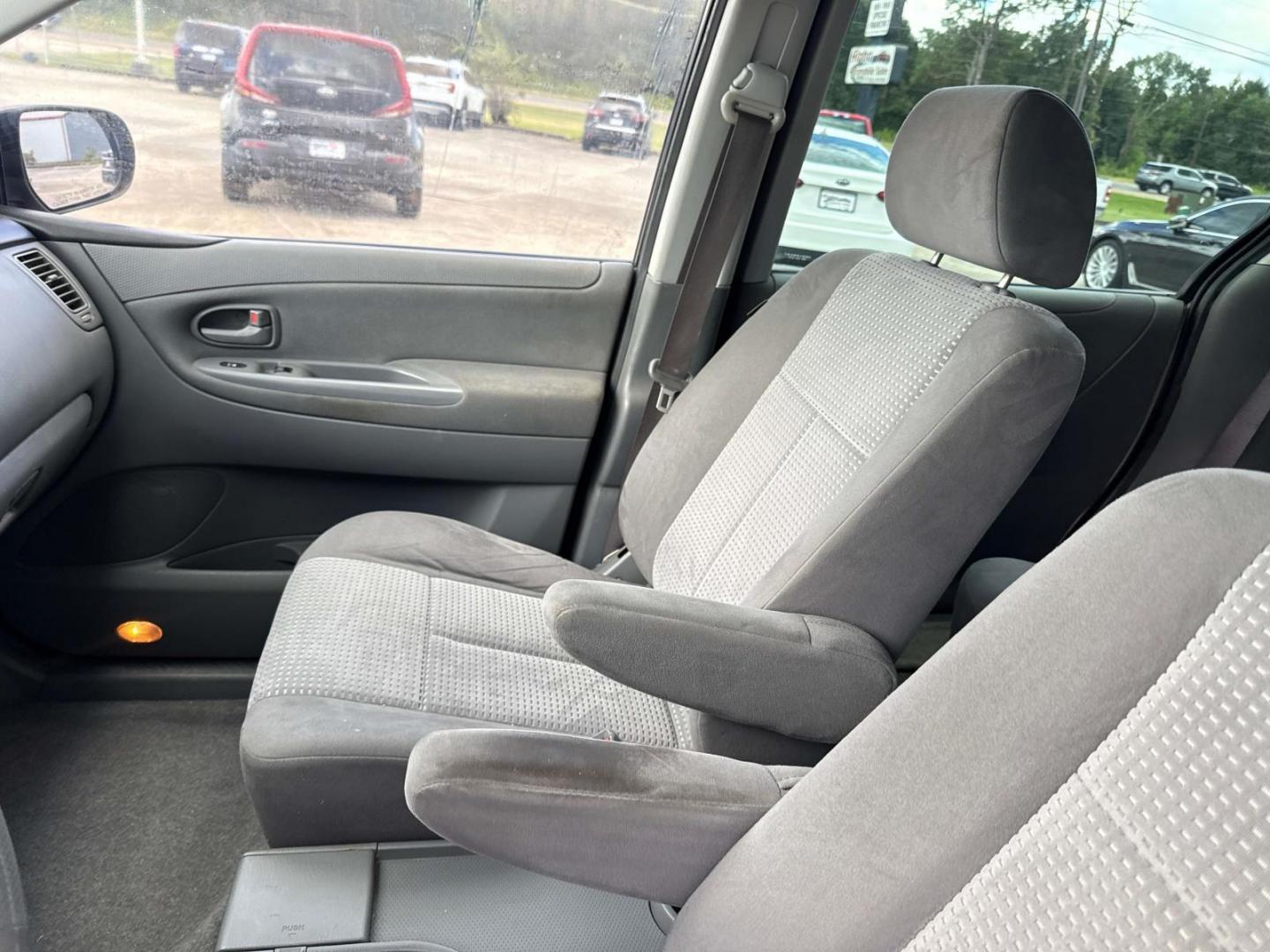 2005 Sunlight Silver Metallic /Gray Mazda MPV 4dr LX (JM3LW28J050) , Automatic transmission, located at 6904 Johnston St., Lafayette, LA, 70503, (337) 988-1960, 30.143589, -92.100601 - Photo#14