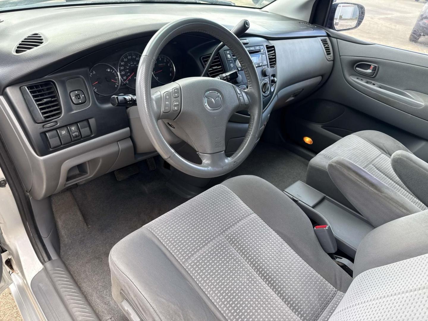 2005 Sunlight Silver Metallic /Gray Mazda MPV 4dr LX (JM3LW28J050) , Automatic transmission, located at 6904 Johnston St., Lafayette, LA, 70503, (337) 988-1960, 30.143589, -92.100601 - Photo#18