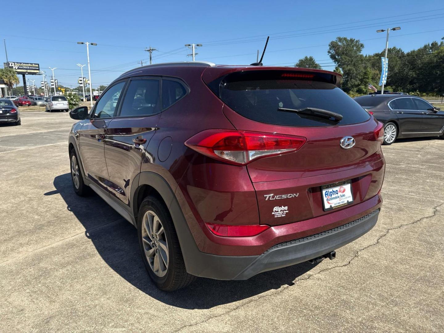 2017 Ruby Wine /Beige Hyundai Tucson SE FWD (KM8J33A44HU) , Automatic transmission, located at 6904 Johnston St., Lafayette, LA, 70503, (337) 988-1960, 30.143589, -92.100601 - Photo#4