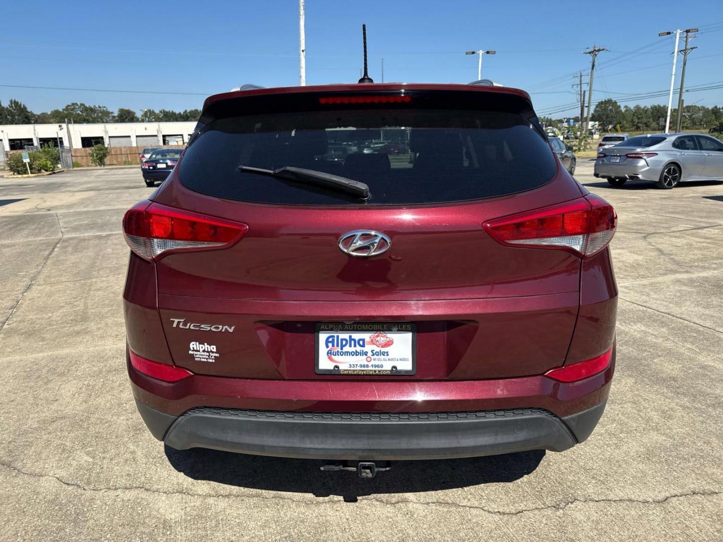 2017 Ruby Wine /Beige Hyundai Tucson SE FWD (KM8J33A44HU) , Automatic transmission, located at 6904 Johnston St., Lafayette, LA, 70503, (337) 988-1960, 30.143589, -92.100601 - Photo#5