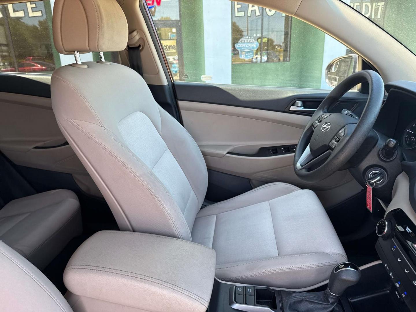 2017 Ruby Wine /Beige Hyundai Tucson SE FWD (KM8J33A44HU) , Automatic transmission, located at 6904 Johnston St., Lafayette, LA, 70503, (337) 988-1960, 30.143589, -92.100601 - Photo#9