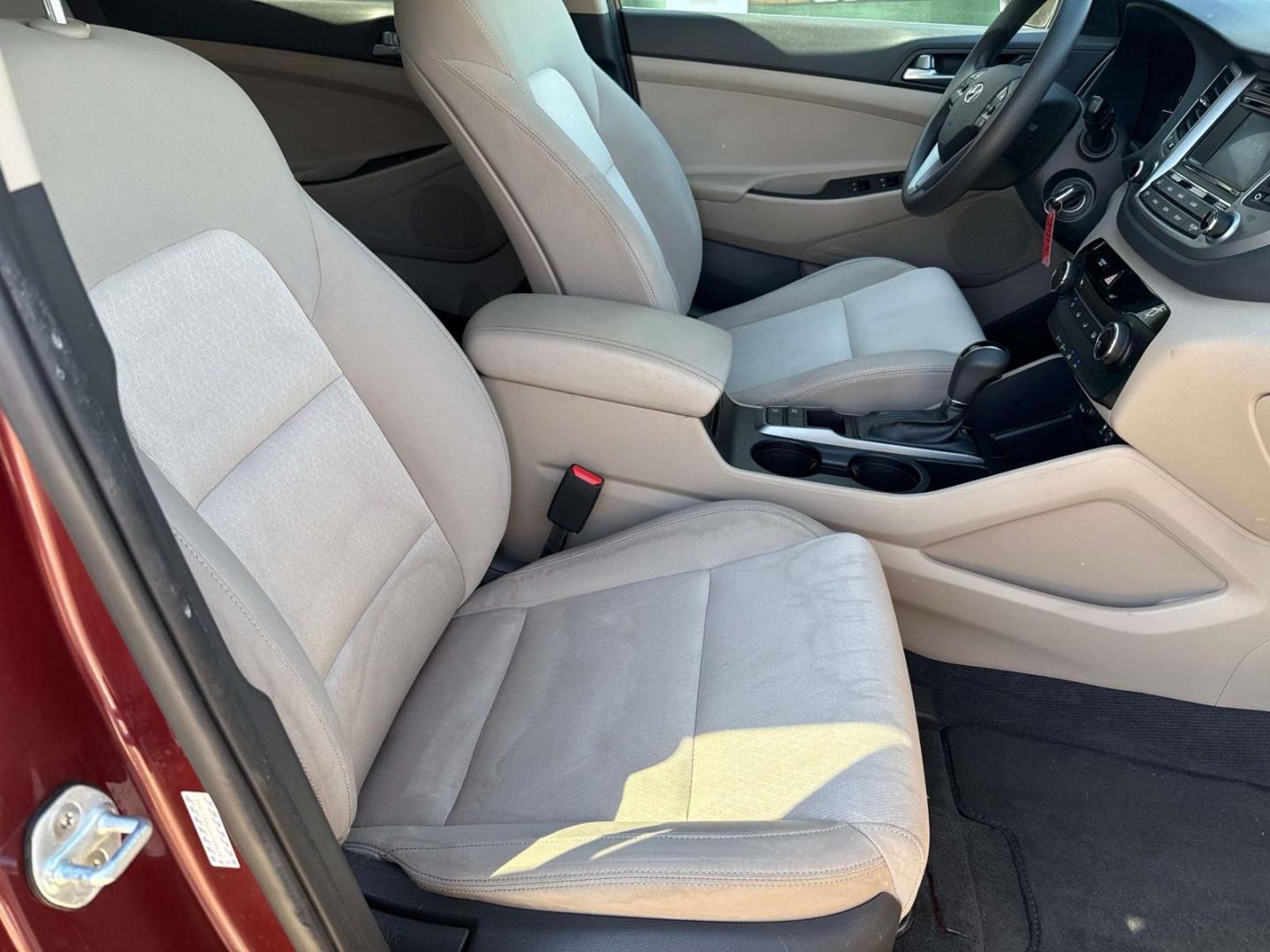 2017 Ruby Wine /Beige Hyundai Tucson SE FWD (KM8J33A44HU) , Automatic transmission, located at 6904 Johnston St., Lafayette, LA, 70503, (337) 988-1960, 30.143589, -92.100601 - Photo#10