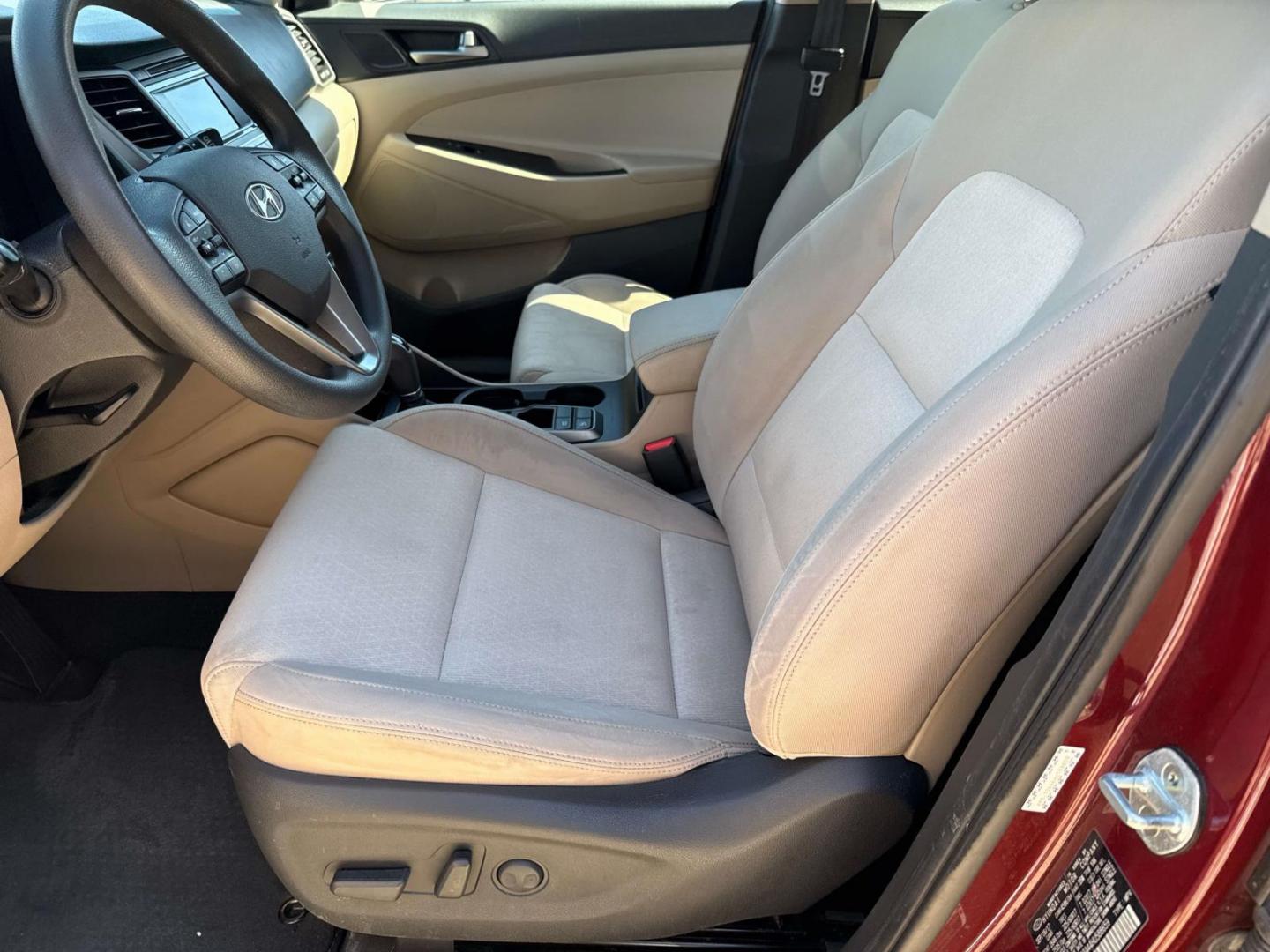2017 Ruby Wine /Beige Hyundai Tucson SE FWD (KM8J33A44HU) , Automatic transmission, located at 6904 Johnston St., Lafayette, LA, 70503, (337) 988-1960, 30.143589, -92.100601 - Photo#15