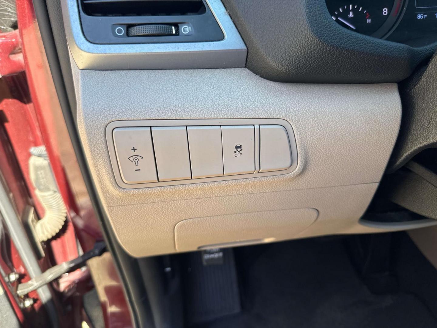 2017 Ruby Wine /Beige Hyundai Tucson SE FWD (KM8J33A44HU) , Automatic transmission, located at 6904 Johnston St., Lafayette, LA, 70503, (337) 988-1960, 30.143589, -92.100601 - Photo#19