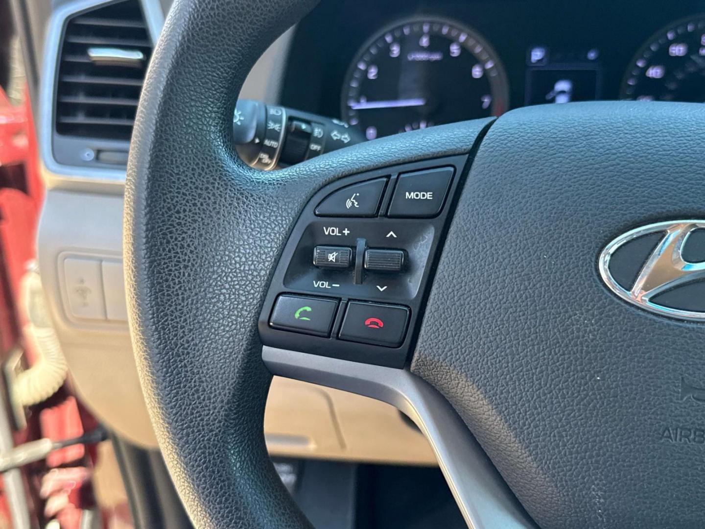 2017 Ruby Wine /Beige Hyundai Tucson SE FWD (KM8J33A44HU) , Automatic transmission, located at 6904 Johnston St., Lafayette, LA, 70503, (337) 988-1960, 30.143589, -92.100601 - Photo#21
