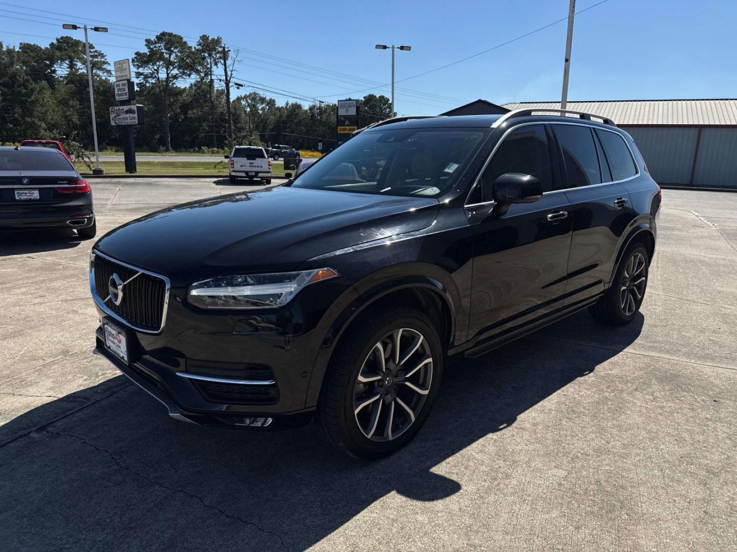 2018 Onyx Black Metallic /Blond Volvo XC90 T6 AWD 7-Passenger Momentum (YV4A22PK9J1) , Automatic transmission, located at 6904 Johnston St., Lafayette, LA, 70503, (337) 988-1960, 30.143589, -92.100601 - Photo#2