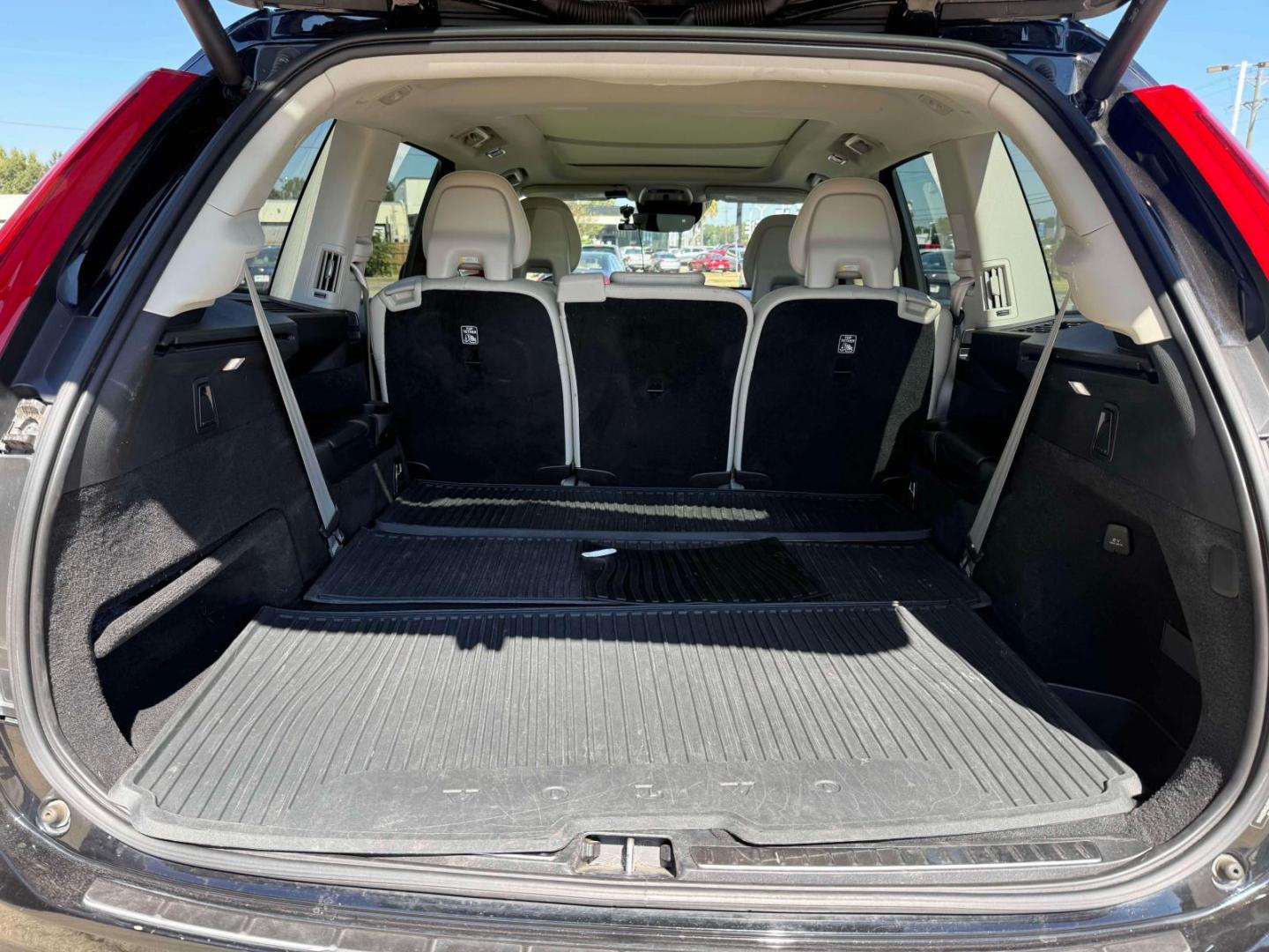 2018 Onyx Black Metallic /Blond Volvo XC90 T6 AWD 7-Passenger Momentum (YV4A22PK9J1) , Automatic transmission, located at 6904 Johnston St., Lafayette, LA, 70503, (337) 988-1960, 30.143589, -92.100601 - Photo#7