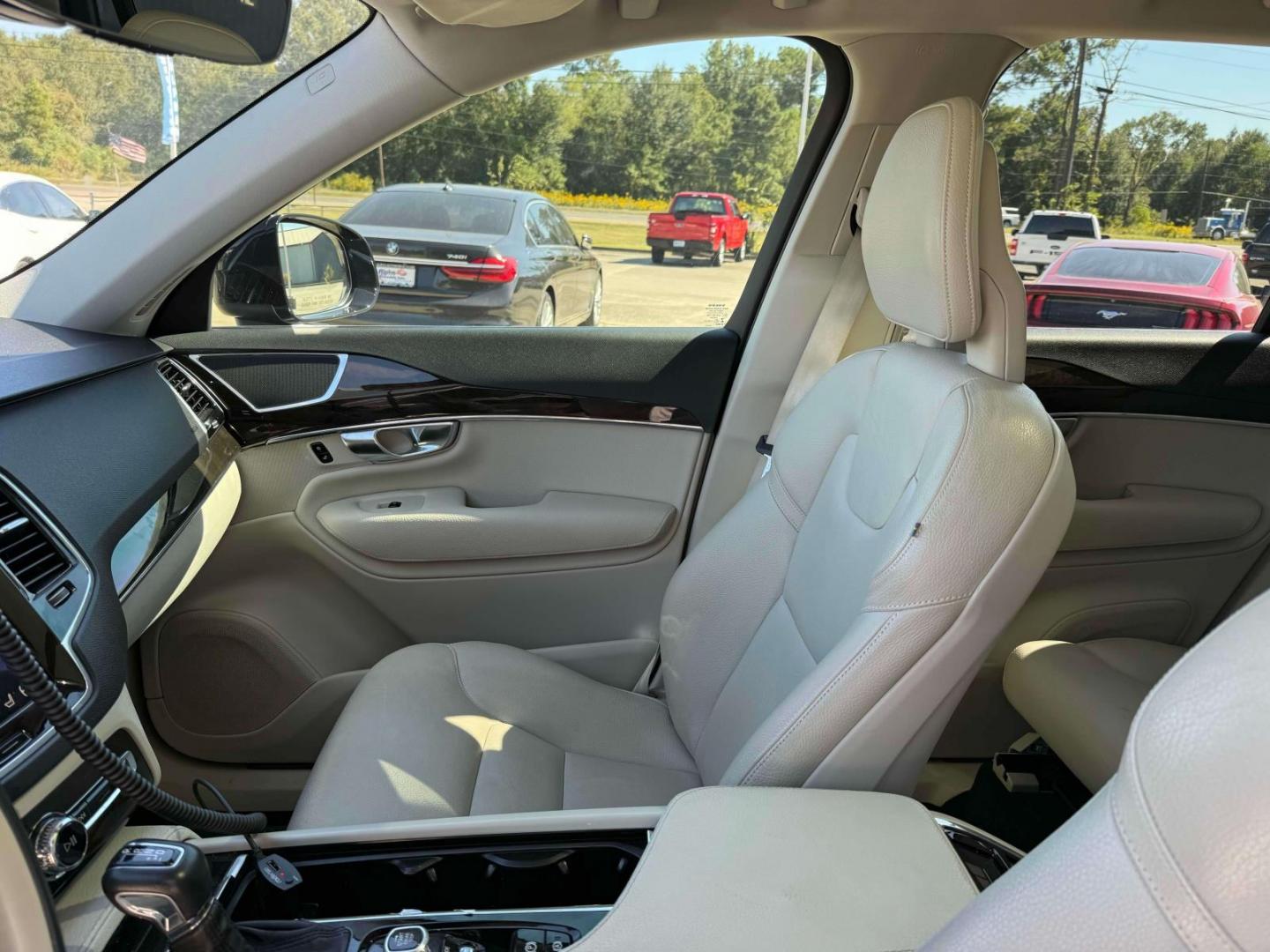 2018 Onyx Black Metallic /Blond Volvo XC90 T6 AWD 7-Passenger Momentum (YV4A22PK9J1) , Automatic transmission, located at 6904 Johnston St., Lafayette, LA, 70503, (337) 988-1960, 30.143589, -92.100601 - Photo#14