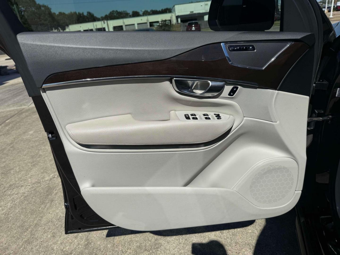 2018 Onyx Black Metallic /Blond Volvo XC90 T6 AWD 7-Passenger Momentum (YV4A22PK9J1) , Automatic transmission, located at 6904 Johnston St., Lafayette, LA, 70503, (337) 988-1960, 30.143589, -92.100601 - Photo#17