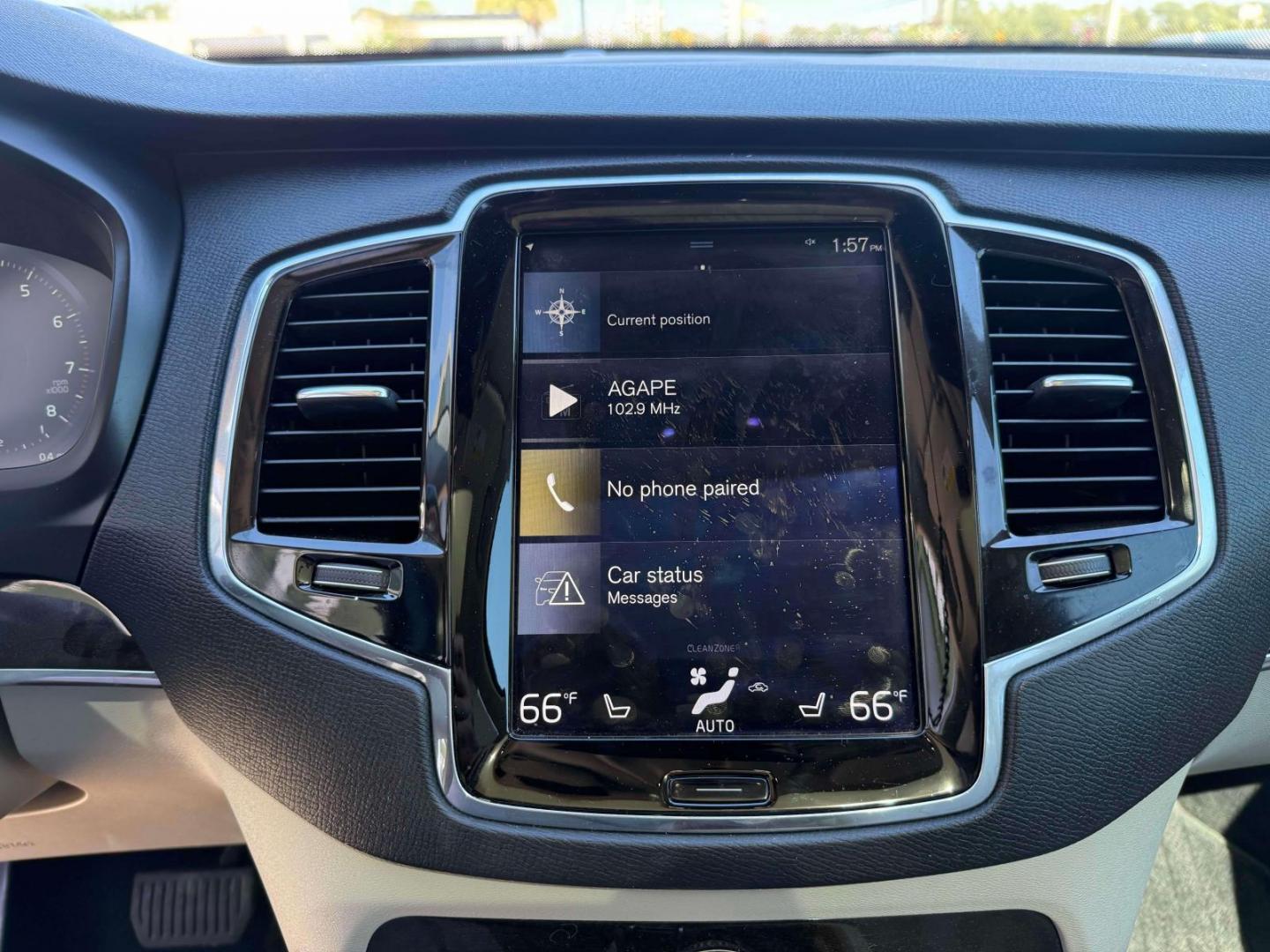 2018 Onyx Black Metallic /Blond Volvo XC90 T6 AWD 7-Passenger Momentum (YV4A22PK9J1) , Automatic transmission, located at 6904 Johnston St., Lafayette, LA, 70503, (337) 988-1960, 30.143589, -92.100601 - Photo#25