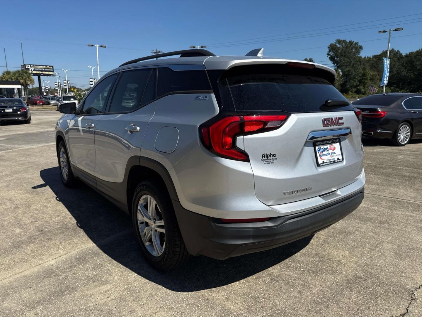 2019 Quicksilver Metallic /Jet Black GMC Terrain FWD 4dr SLE (3GKALMEV8KL) , Automatic transmission, located at 6904 Johnston St., Lafayette, LA, 70503, (337) 988-1960, 30.143589, -92.100601 - Photo#4