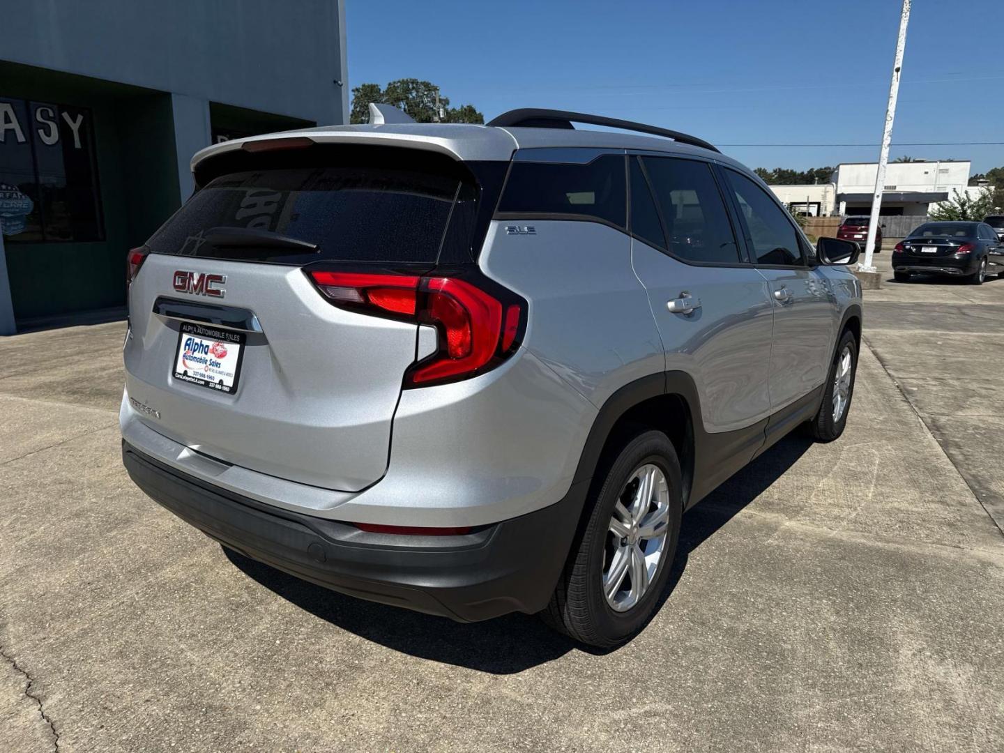 2019 Quicksilver Metallic /Jet Black GMC Terrain FWD 4dr SLE (3GKALMEV8KL) , Automatic transmission, located at 6904 Johnston St., Lafayette, LA, 70503, (337) 988-1960, 30.143589, -92.100601 - Photo#6