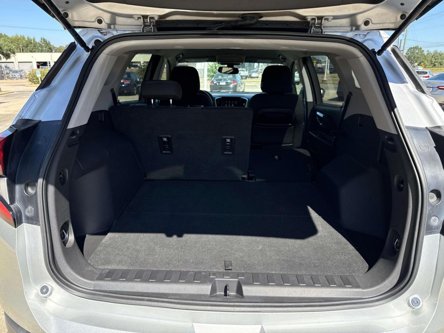 2019 Quicksilver Metallic /Jet Black GMC Terrain FWD 4dr SLE (3GKALMEV8KL) , Automatic transmission, located at 6904 Johnston St., Lafayette, LA, 70503, (337) 988-1960, 30.143589, -92.100601 - Photo#7