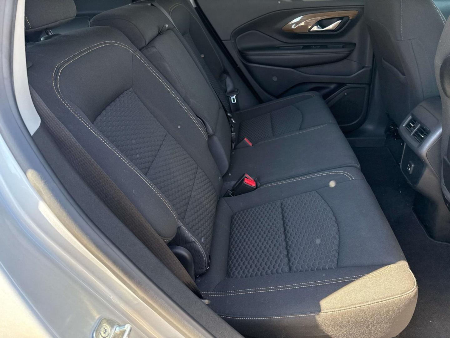 2019 Quicksilver Metallic /Jet Black GMC Terrain FWD 4dr SLE (3GKALMEV8KL) , Automatic transmission, located at 6904 Johnston St., Lafayette, LA, 70503, (337) 988-1960, 30.143589, -92.100601 - Photo#9