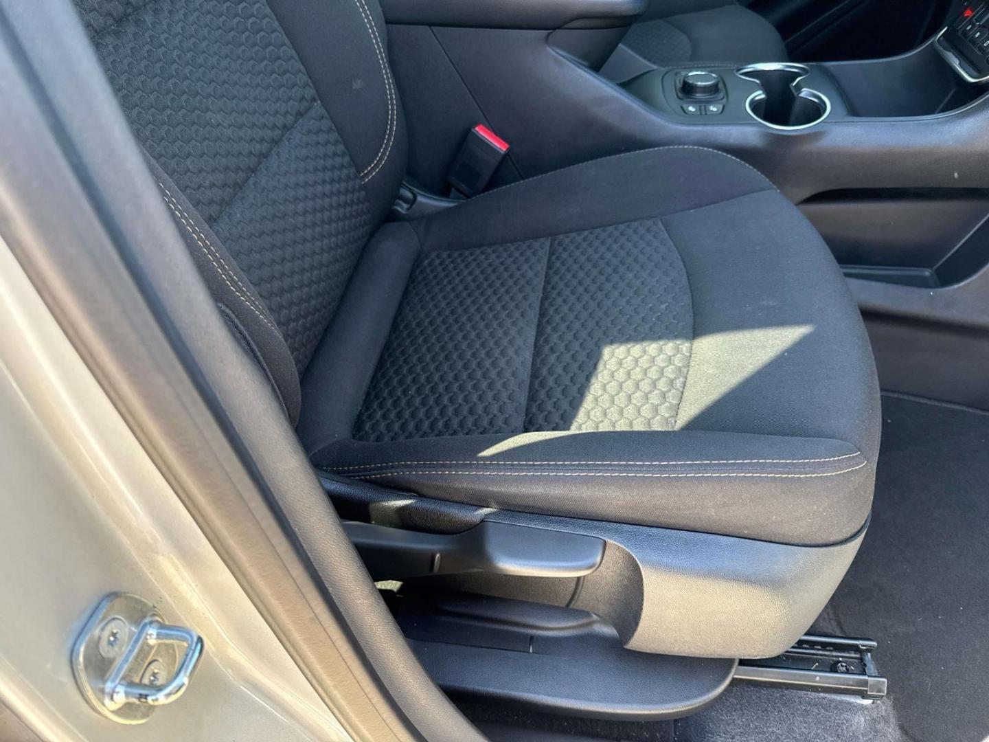 2019 Quicksilver Metallic /Jet Black GMC Terrain FWD 4dr SLE (3GKALMEV8KL) , Automatic transmission, located at 6904 Johnston St., Lafayette, LA, 70503, (337) 988-1960, 30.143589, -92.100601 - Photo#12