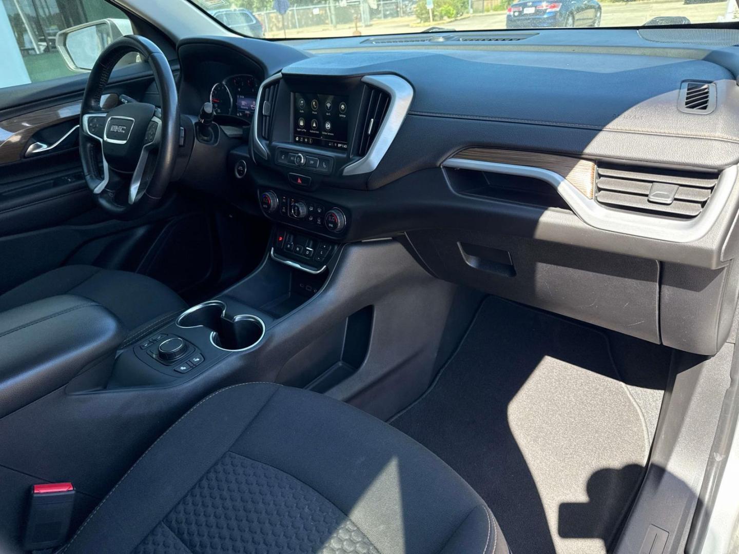 2019 Quicksilver Metallic /Jet Black GMC Terrain FWD 4dr SLE (3GKALMEV8KL) , Automatic transmission, located at 6904 Johnston St., Lafayette, LA, 70503, (337) 988-1960, 30.143589, -92.100601 - Photo#13