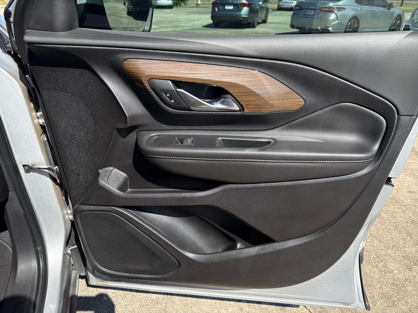 2019 Quicksilver Metallic /Jet Black GMC Terrain FWD 4dr SLE (3GKALMEV8KL) , Automatic transmission, located at 6904 Johnston St., Lafayette, LA, 70503, (337) 988-1960, 30.143589, -92.100601 - Photo#14