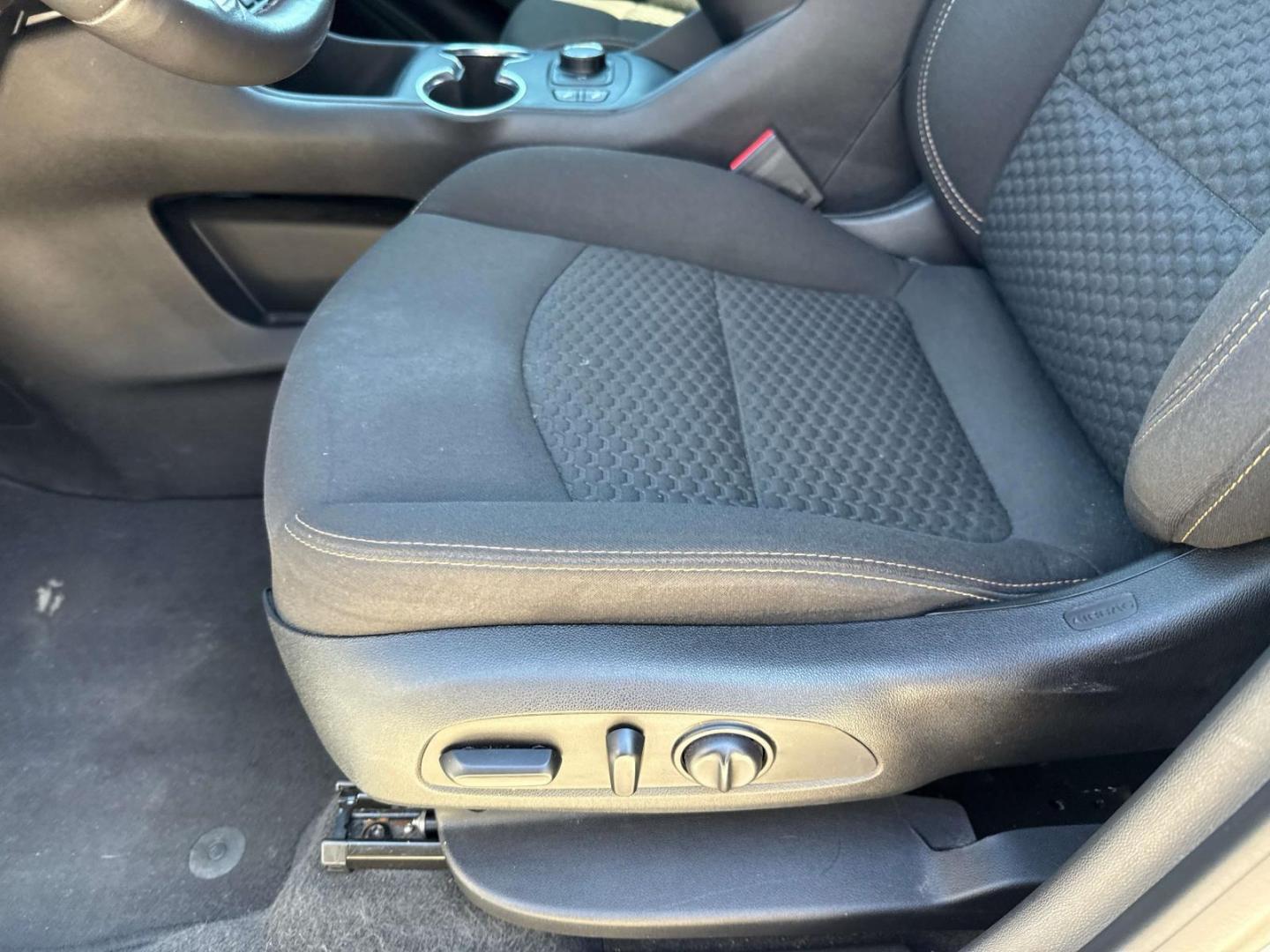 2019 Quicksilver Metallic /Jet Black GMC Terrain FWD 4dr SLE (3GKALMEV8KL) , Automatic transmission, located at 6904 Johnston St., Lafayette, LA, 70503, (337) 988-1960, 30.143589, -92.100601 - Photo#17