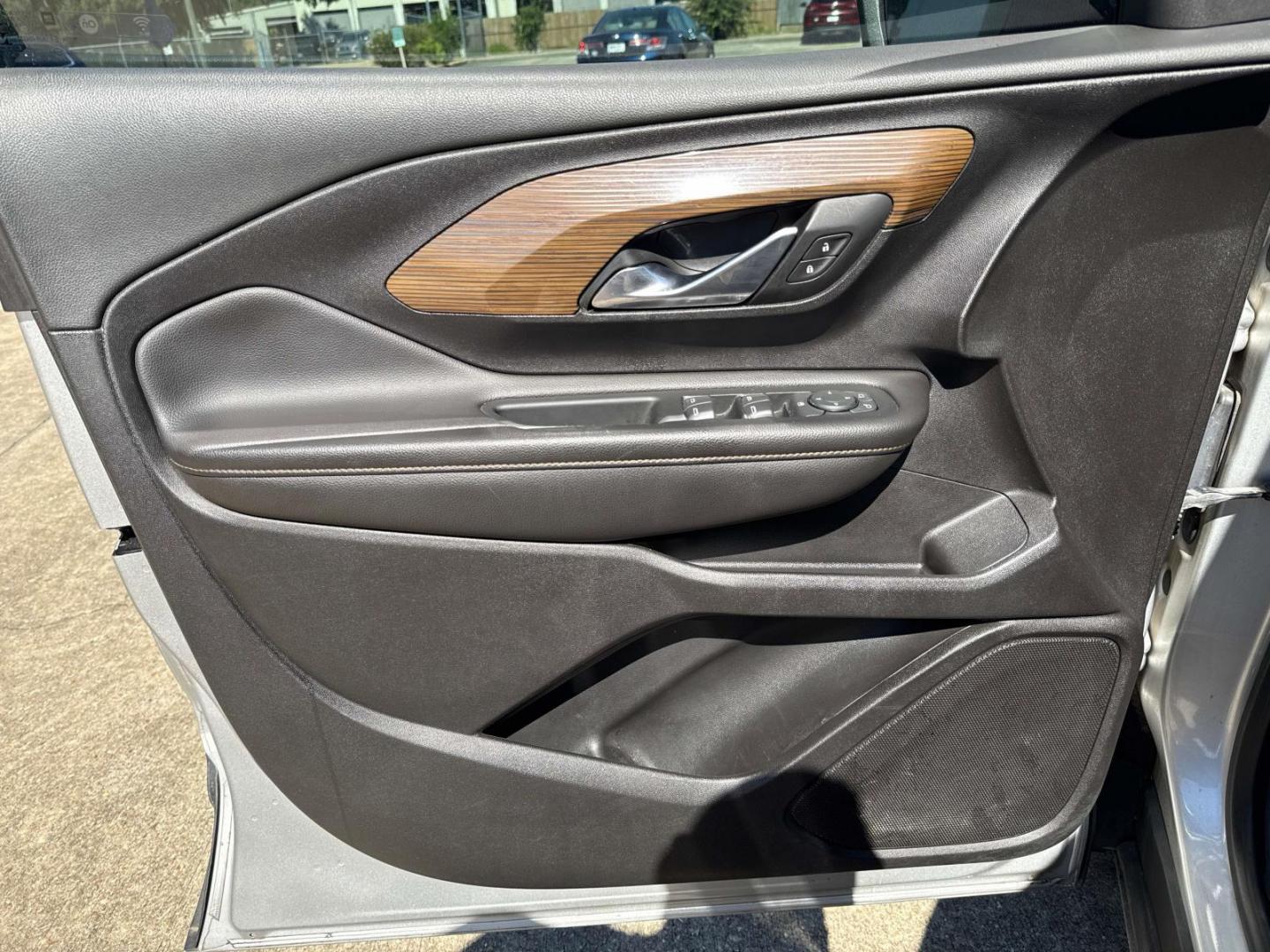 2019 Quicksilver Metallic /Jet Black GMC Terrain FWD 4dr SLE (3GKALMEV8KL) , Automatic transmission, located at 6904 Johnston St., Lafayette, LA, 70503, (337) 988-1960, 30.143589, -92.100601 - Photo#18