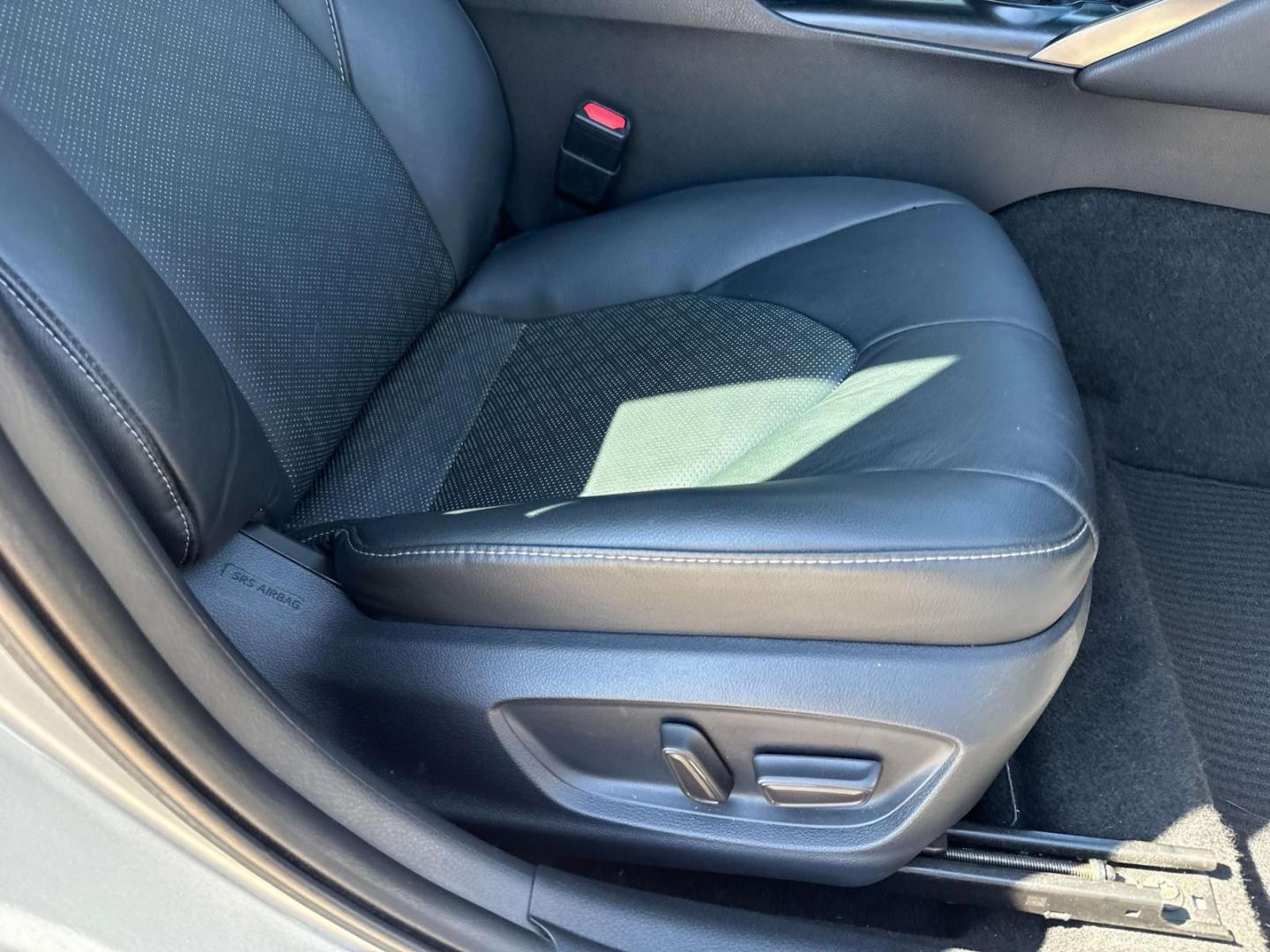 2019 Celestial Silver/Midnight Black Metallic /Ash Toyota Camry XSE Auto (Natl) (4T1B61HK6KU) , Automatic transmission, located at 6904 Johnston St., Lafayette, LA, 70503, (337) 988-1960, 30.143589, -92.100601 - Photo#10