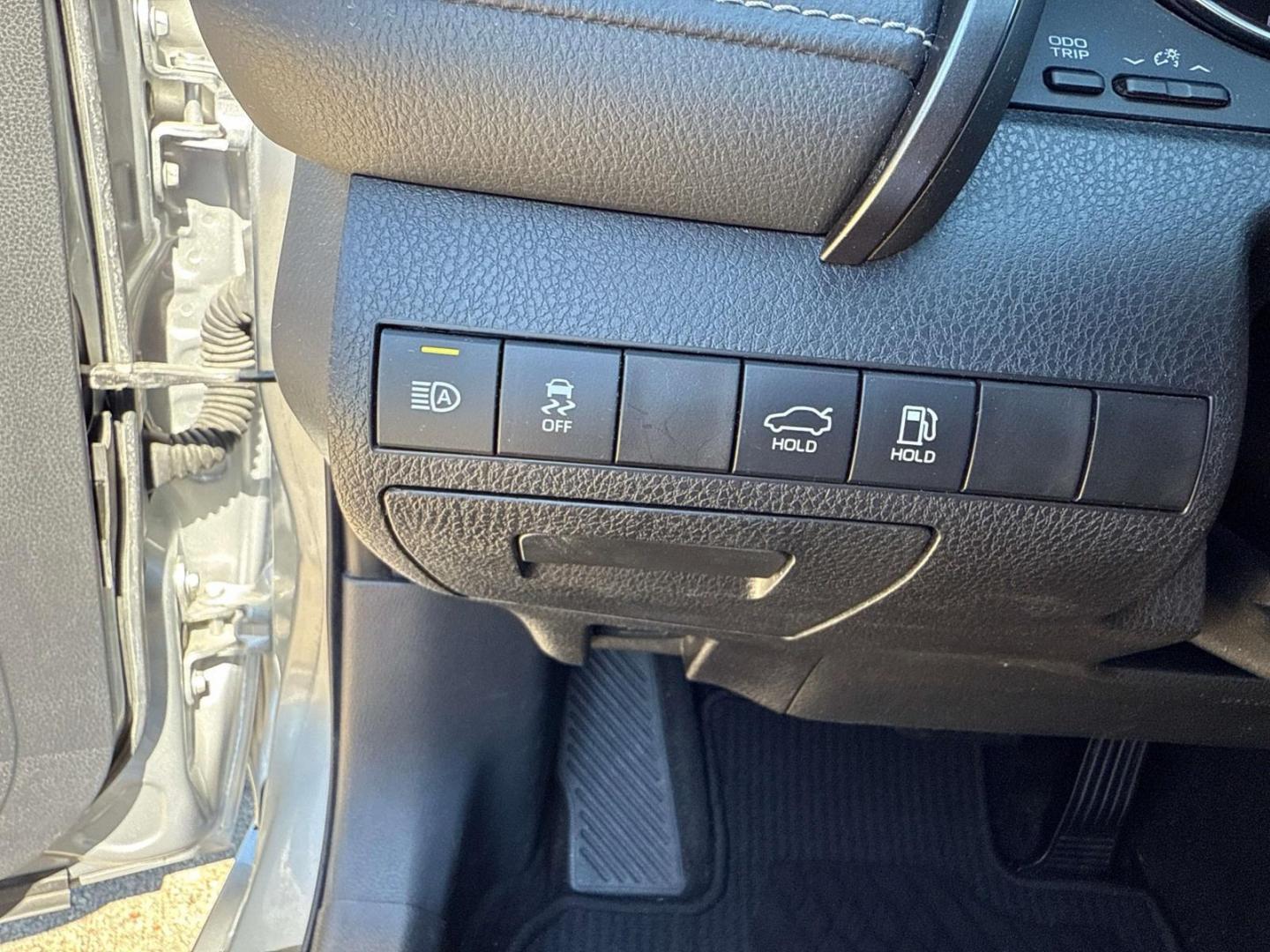 2019 Celestial Silver/Midnight Black Metallic /Ash Toyota Camry XSE Auto (Natl) (4T1B61HK6KU) , Automatic transmission, located at 6904 Johnston St., Lafayette, LA, 70503, (337) 988-1960, 30.143589, -92.100601 - Photo#18