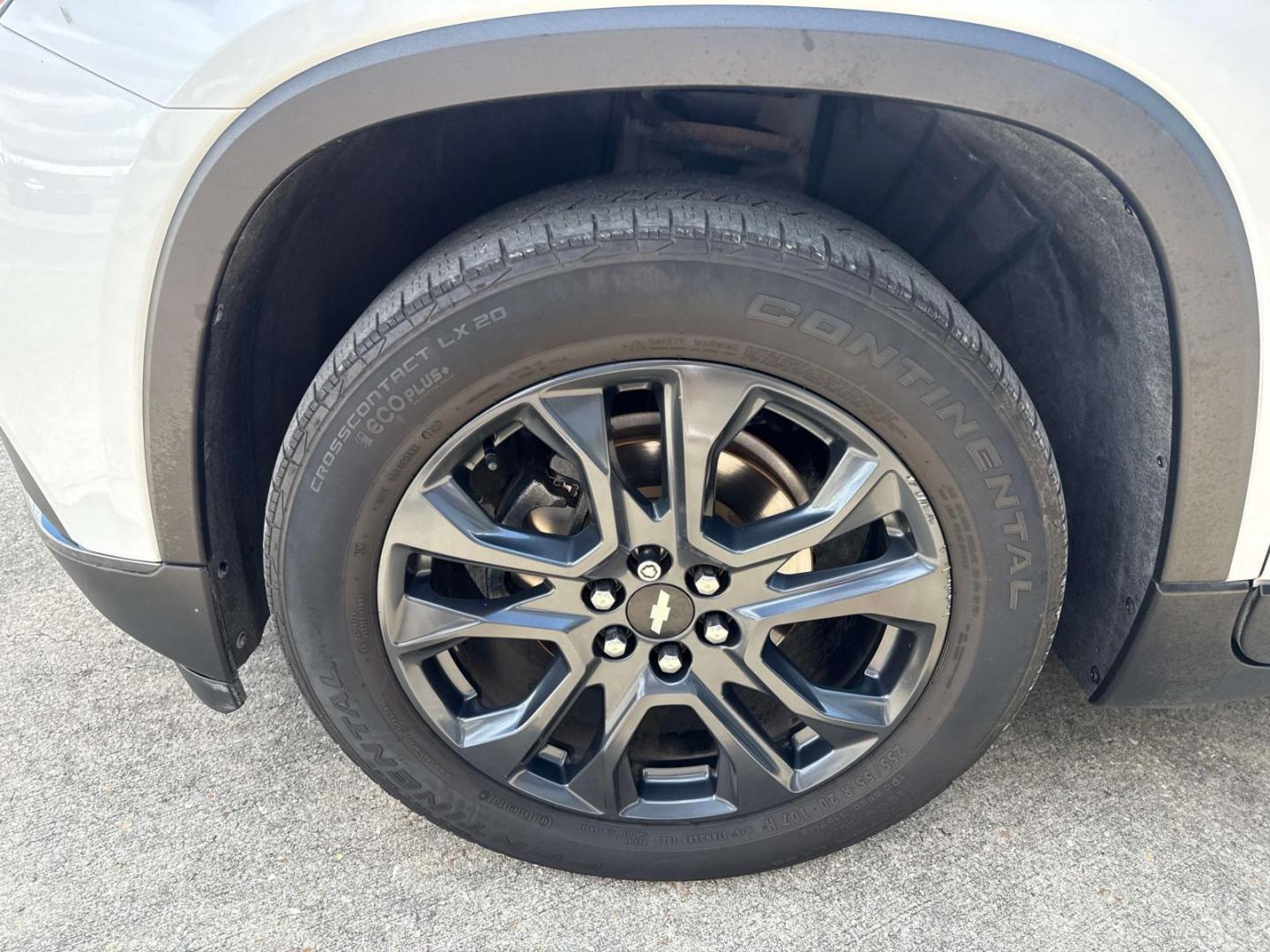 2020 Summit White /Jet Black Chevrolet Traverse FWD 4dr RS (1GNERJKWXLJ) , Automatic transmission, located at 6904 Johnston St., Lafayette, LA, 70503, (337) 988-1960, 30.143589, -92.100601 - Photo#3