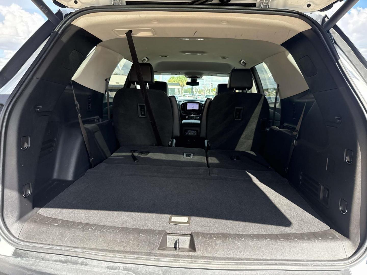 2020 Summit White /Jet Black Chevrolet Traverse FWD 4dr RS (1GNERJKWXLJ) , Automatic transmission, located at 6904 Johnston St., Lafayette, LA, 70503, (337) 988-1960, 30.143589, -92.100601 - Photo#7