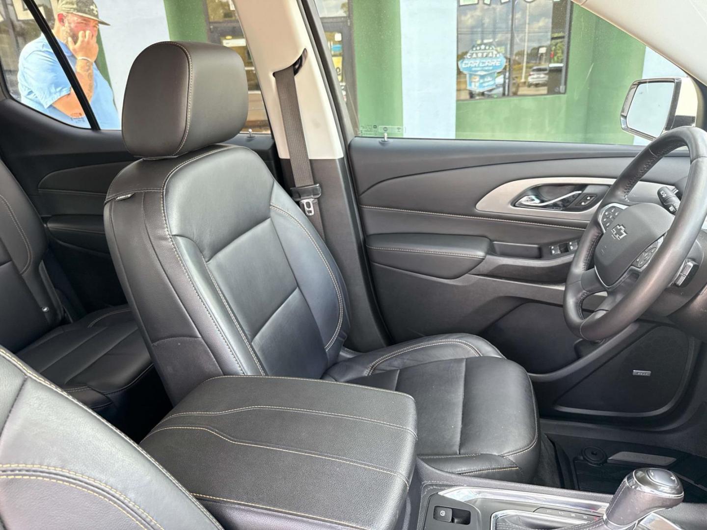 2020 Summit White /Jet Black Chevrolet Traverse FWD 4dr RS (1GNERJKWXLJ) , Automatic transmission, located at 6904 Johnston St., Lafayette, LA, 70503, (337) 988-1960, 30.143589, -92.100601 - Photo#8